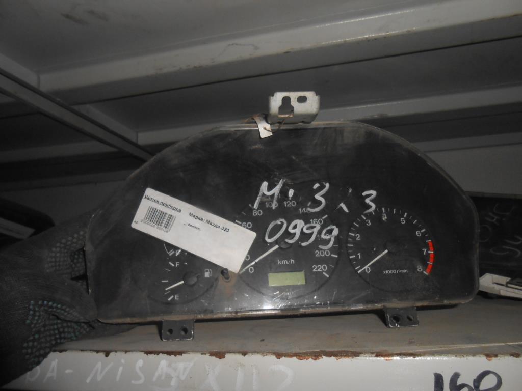 Щиток приборов (приборная панель)  Mazda 323F