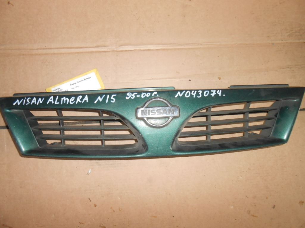 Решетка радиатора  Nissan Almera