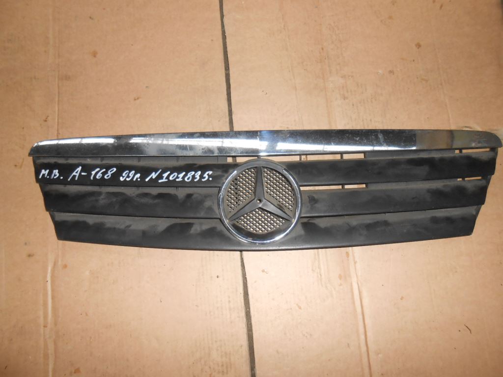Решетка радиатора  Mercedes A