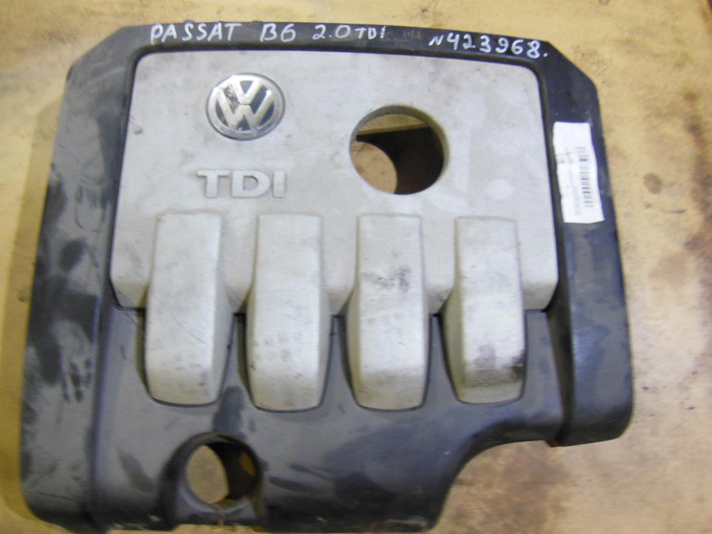 Декоративная крышка двигателя  Volkswagen Passat