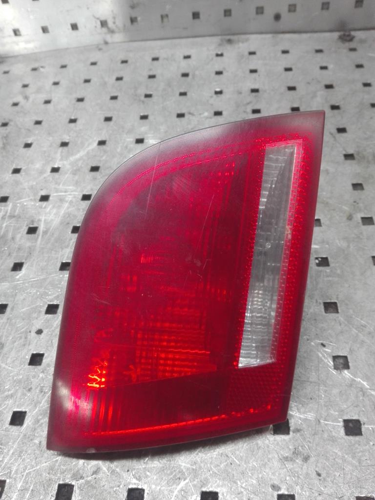 Фонарь крышки багажника правый  Audi A3