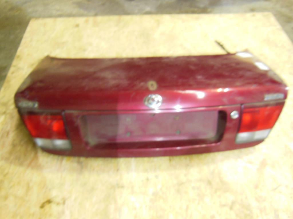 Крышка багажника (дверь 3-5)  Mazda 626