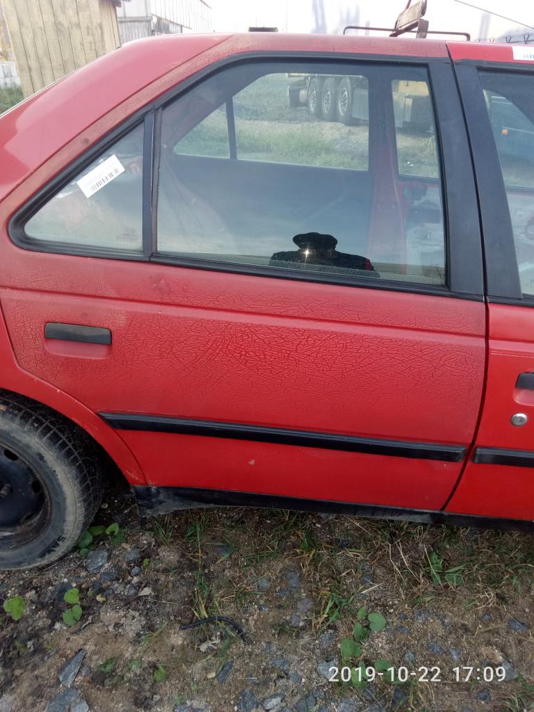 Дверь задняя правая  Peugeot 405