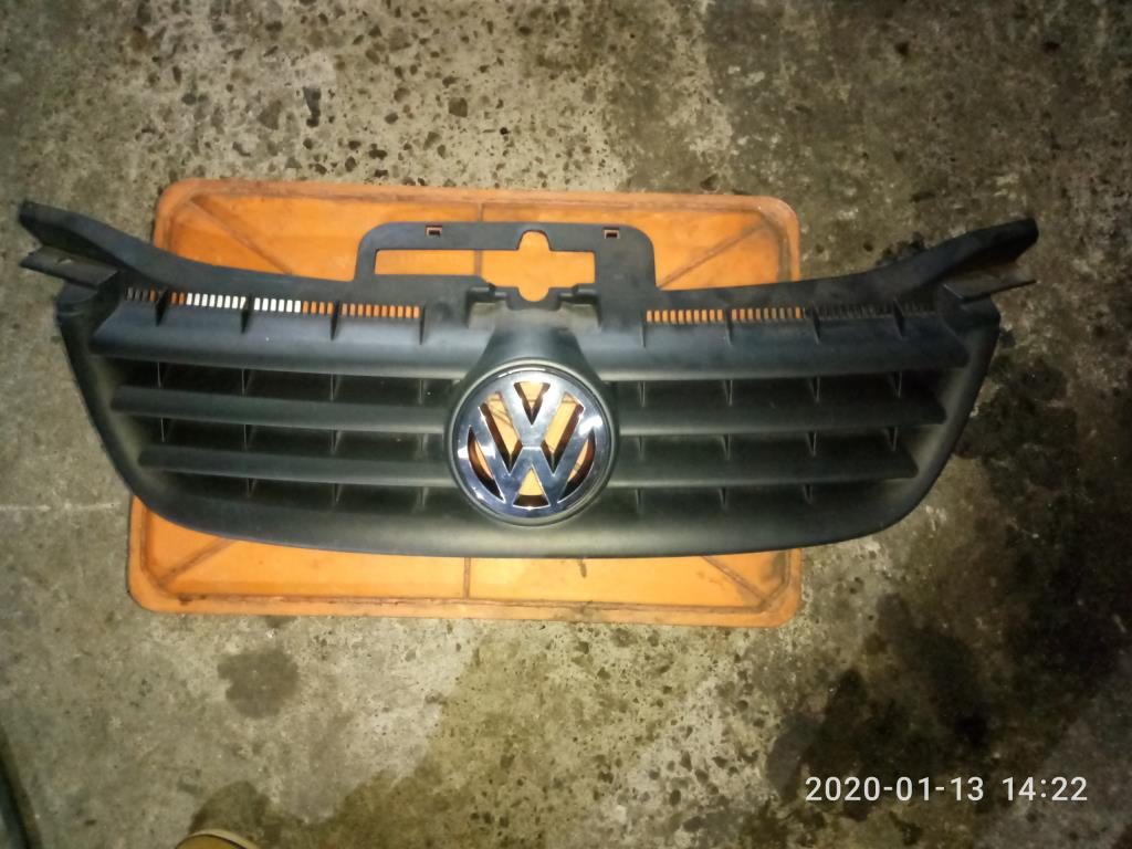 Решетка радиатора  Volkswagen Touran