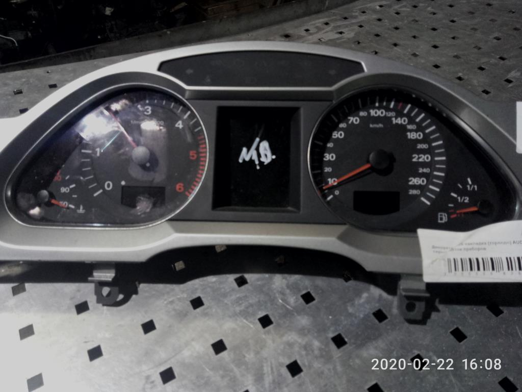 Щиток приборов (приборная панель)  Audi A6