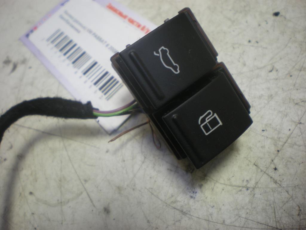 Кнопка (выключатель)  Volkswagen Passat