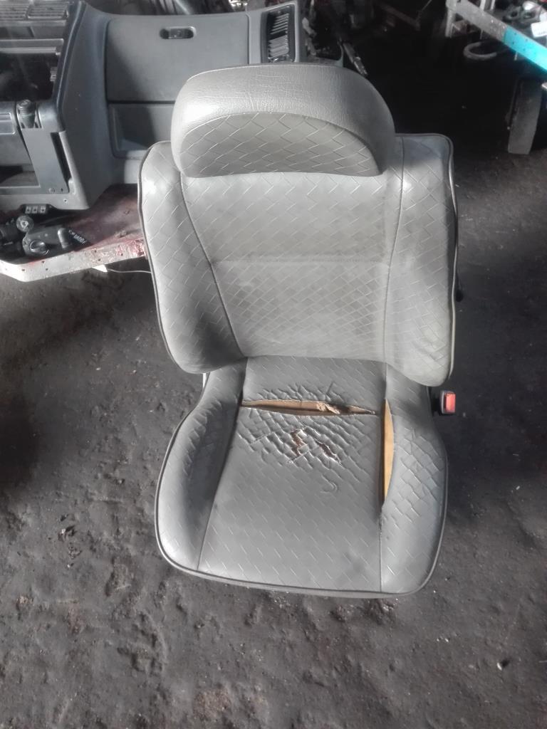 Сиденье переднее правое  Volkswagen Caddy