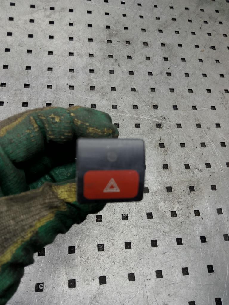 Кнопка аварийной сигнализации  Citroen Xantia