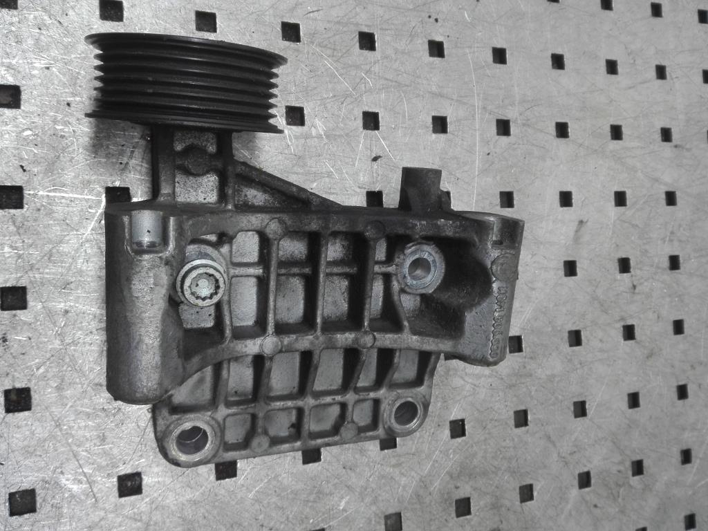 Кронштейн генератора  Audi A6