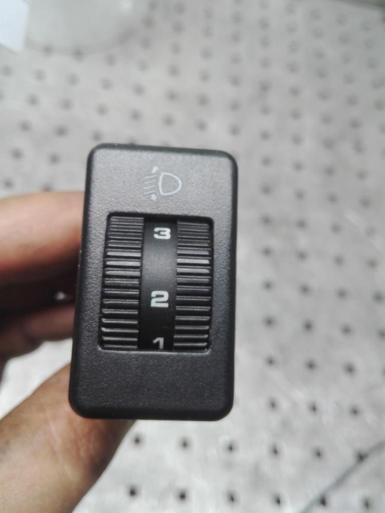 Кнопка корректора фар  Volkswagen Passat
