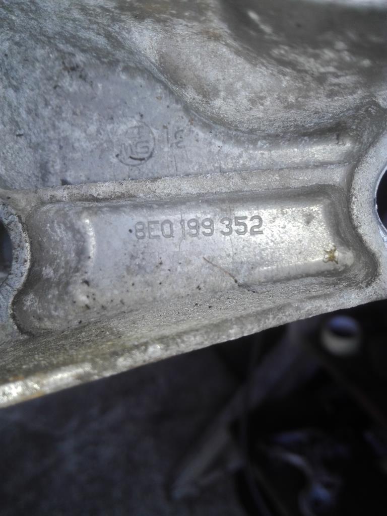 Кронштейн двигателя  Audi A4