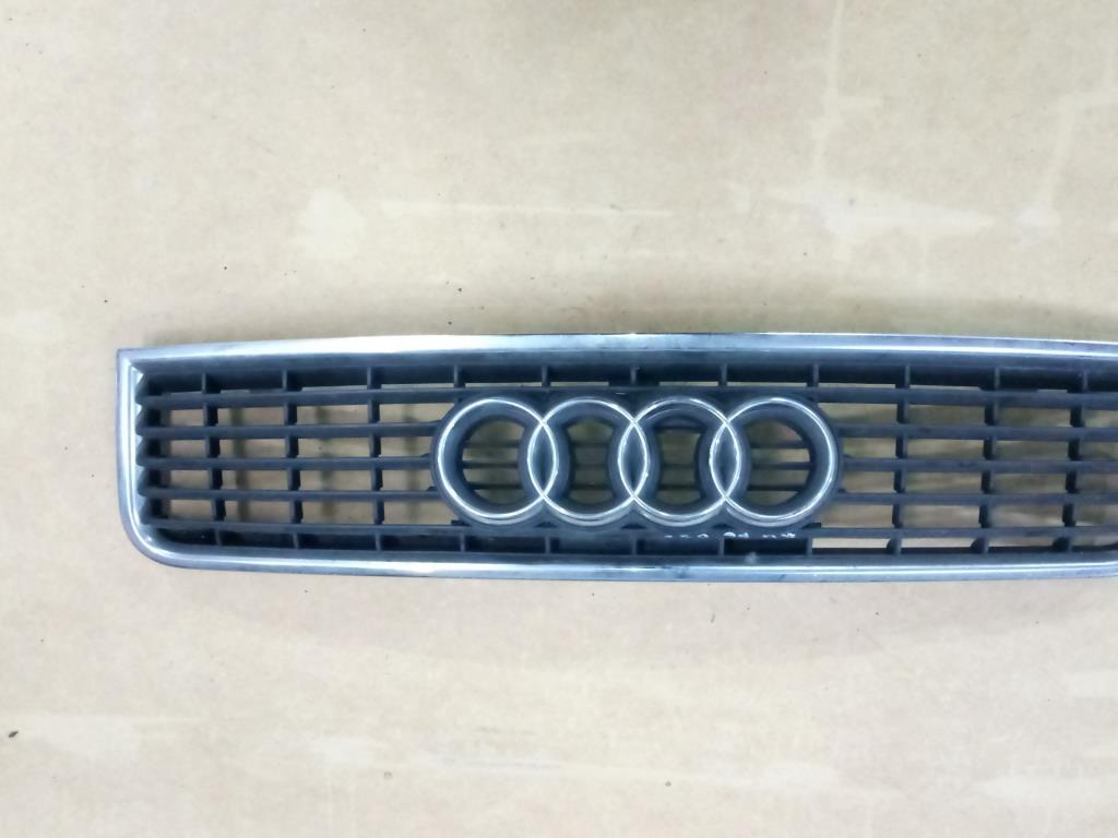 Решетка радиатора  Audi A4