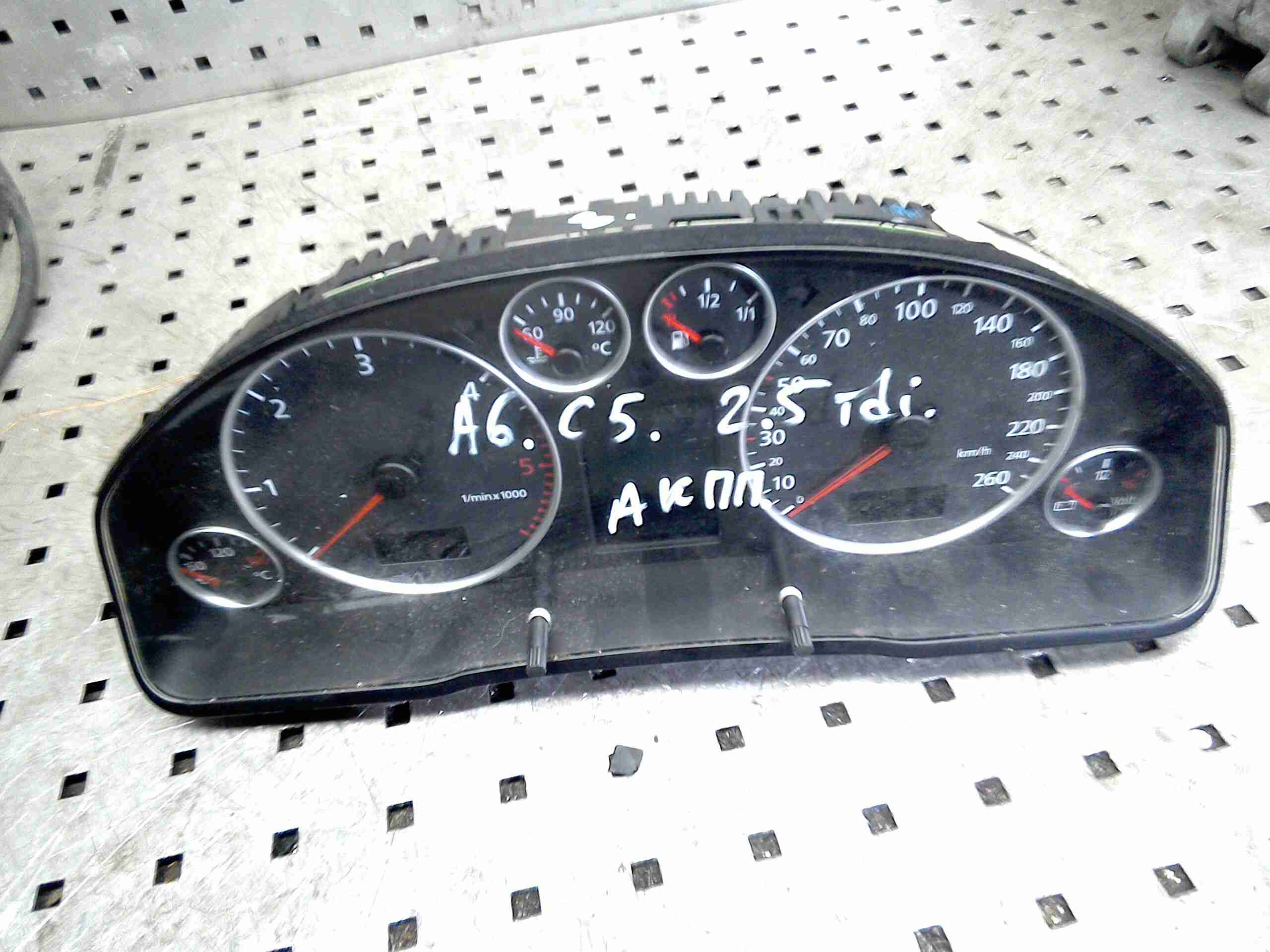 Панель приборная (щиток приборов) Audi A6 C5 купить в России