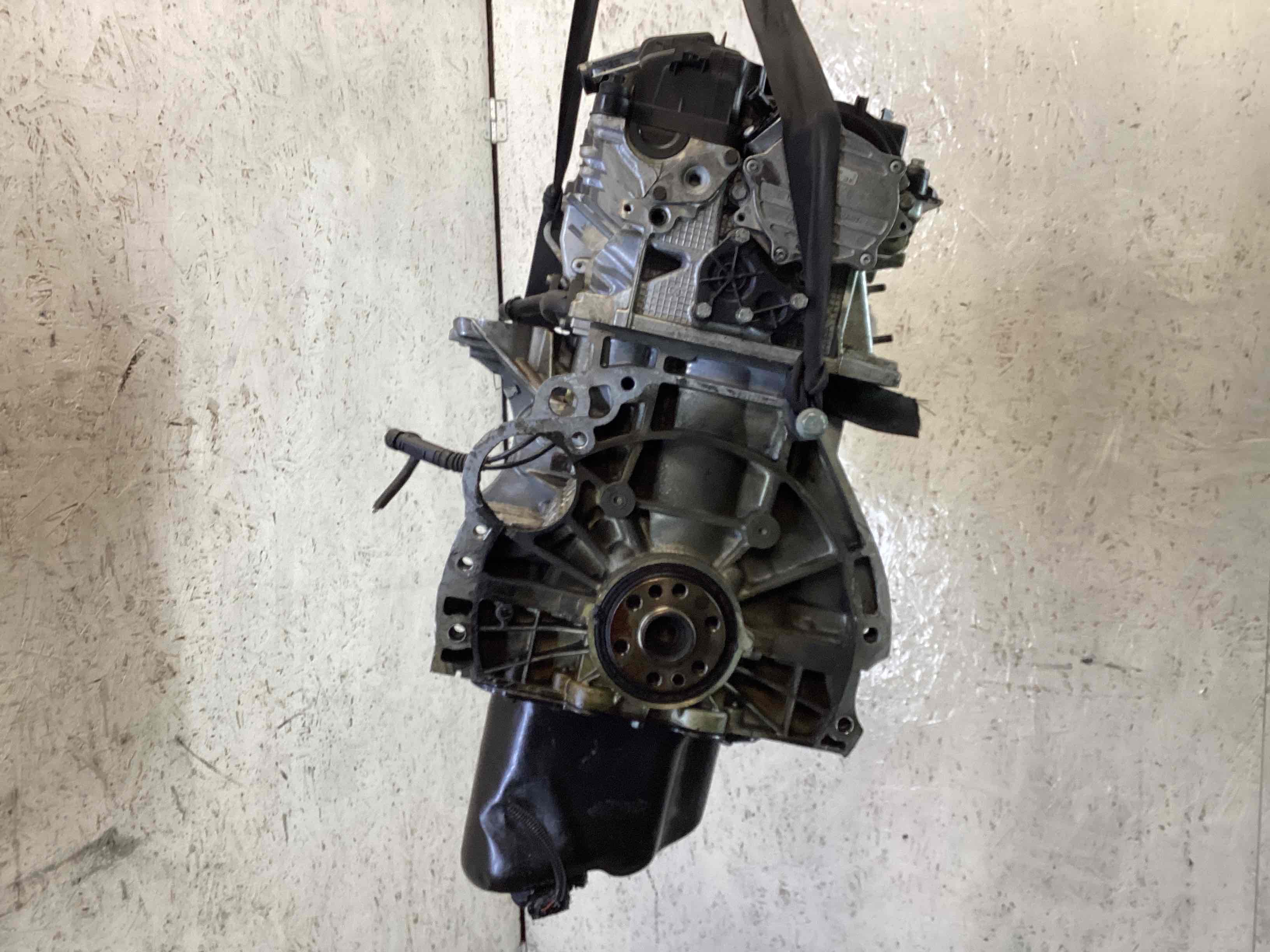 Двигатель  BMW 3-Series