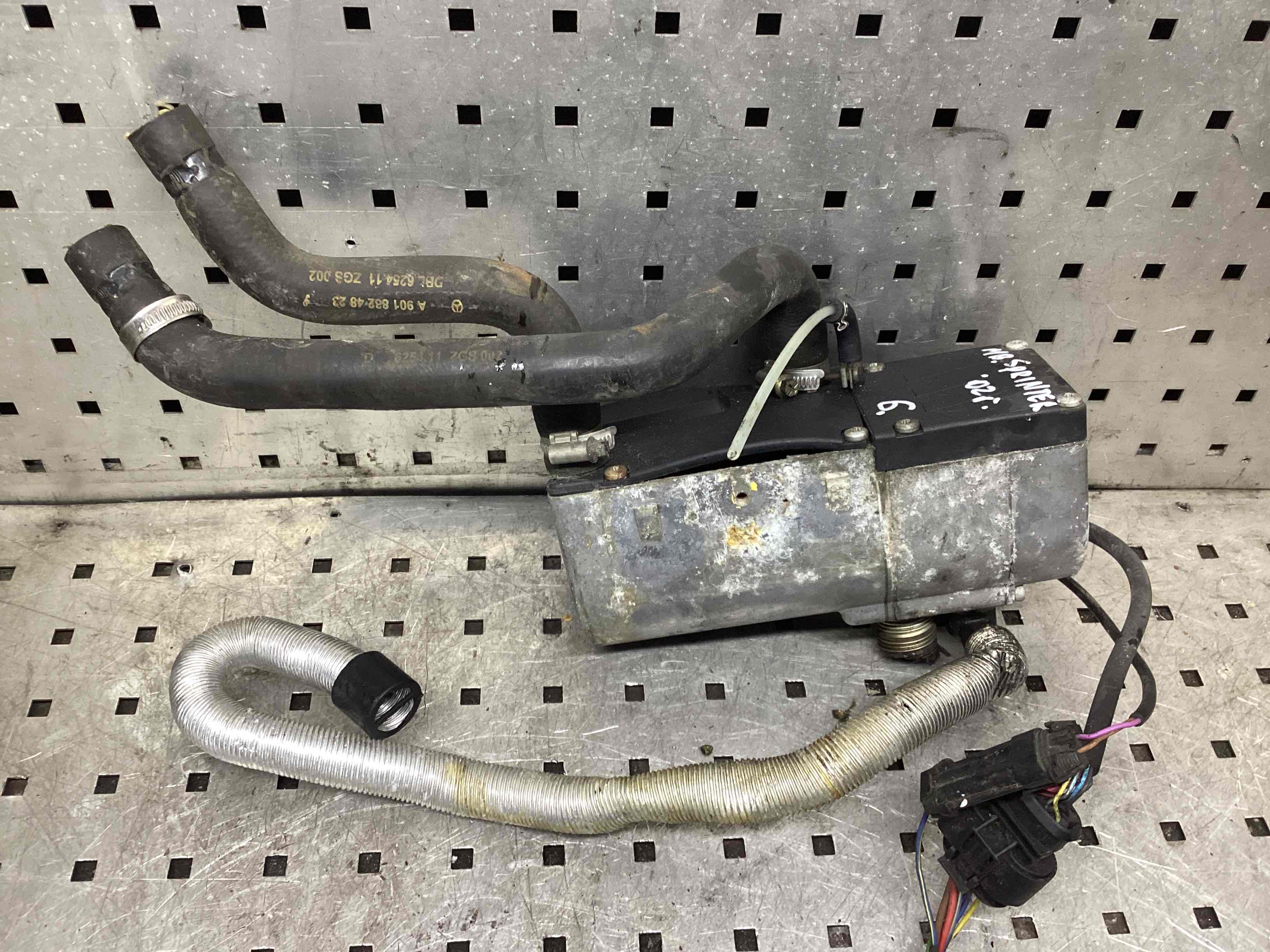 Патрубок печки мерседес спринтер 903. Автономка мерседес. Короб автономки ман тга. Автономка мерседес актрос. Автономка мерседес.