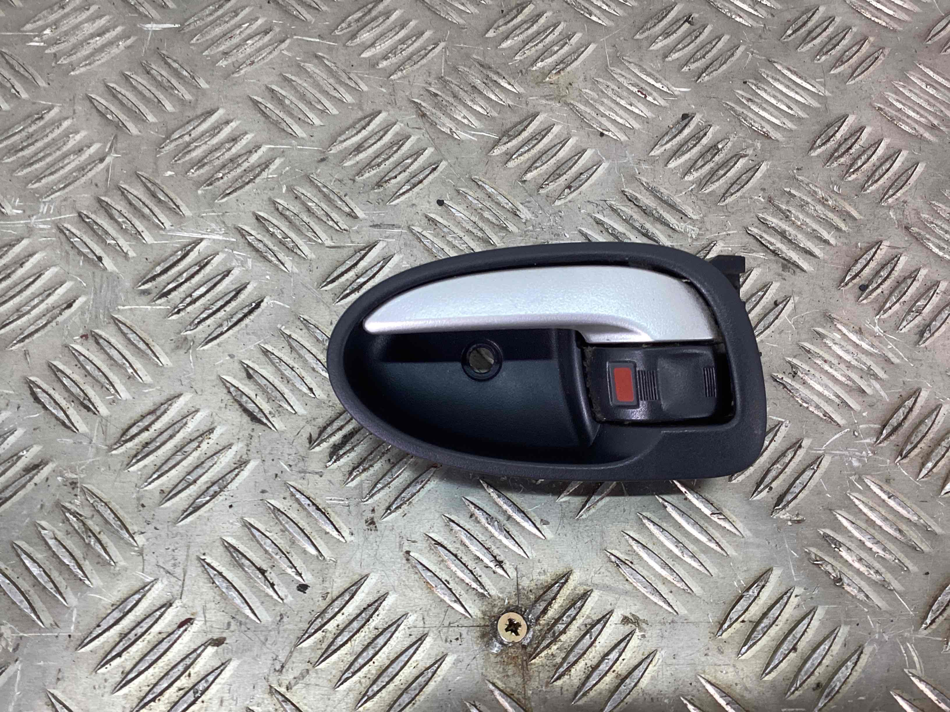 Ручка двери внутренняя передняя левая Toyota Yaris 2 купить в России