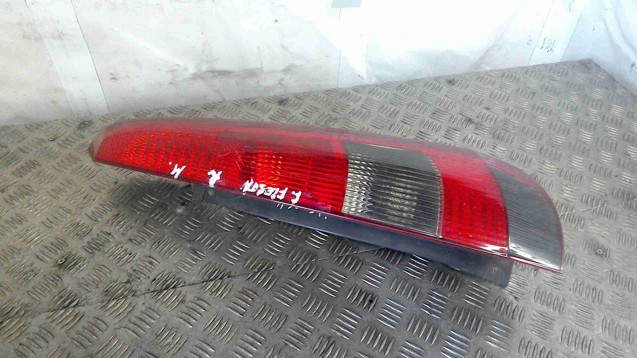 Фонарь задний правый Ford Fiesta 5 купить в России
