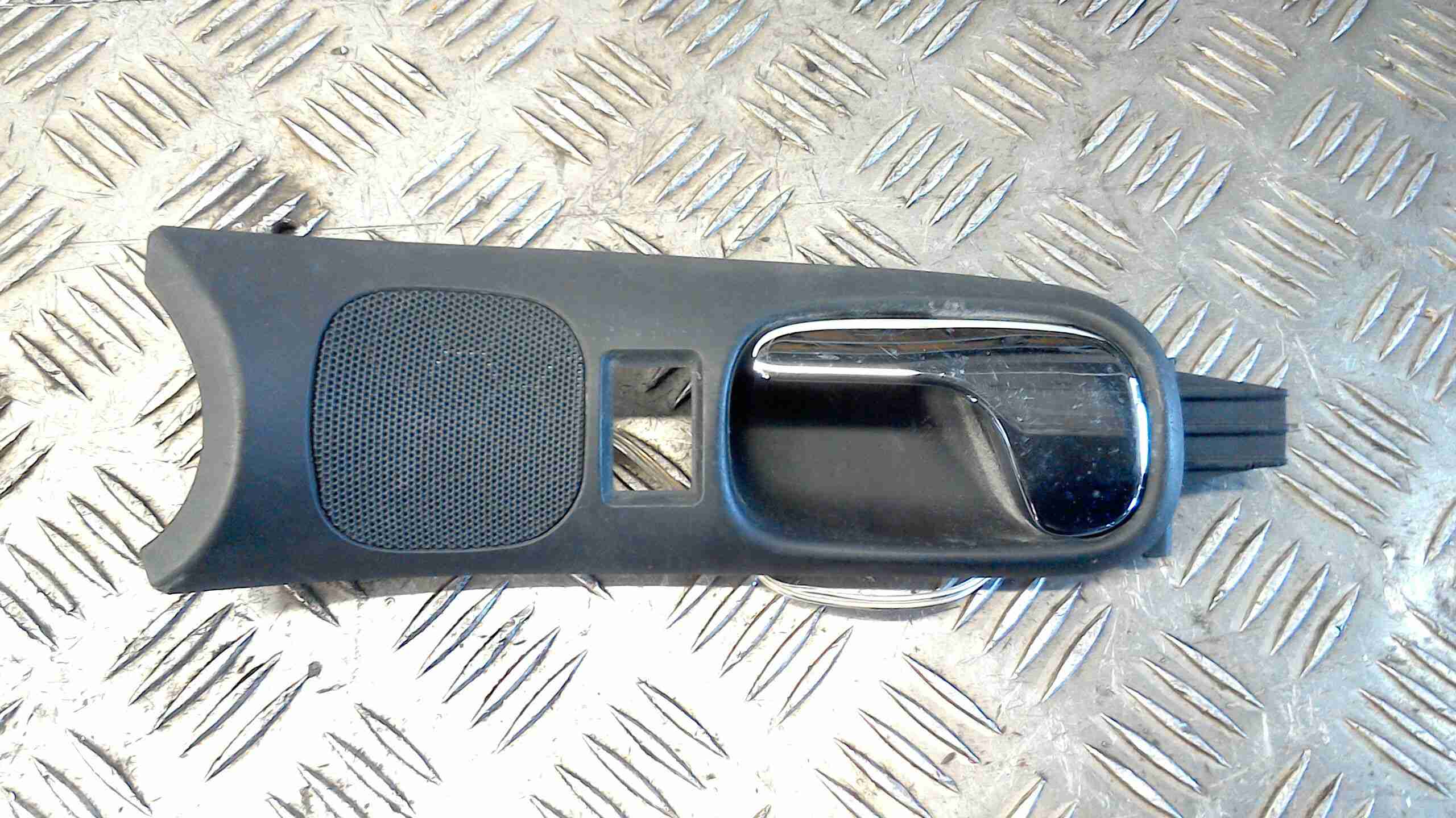 Ручка внутренняя передняя левая  Audi A4