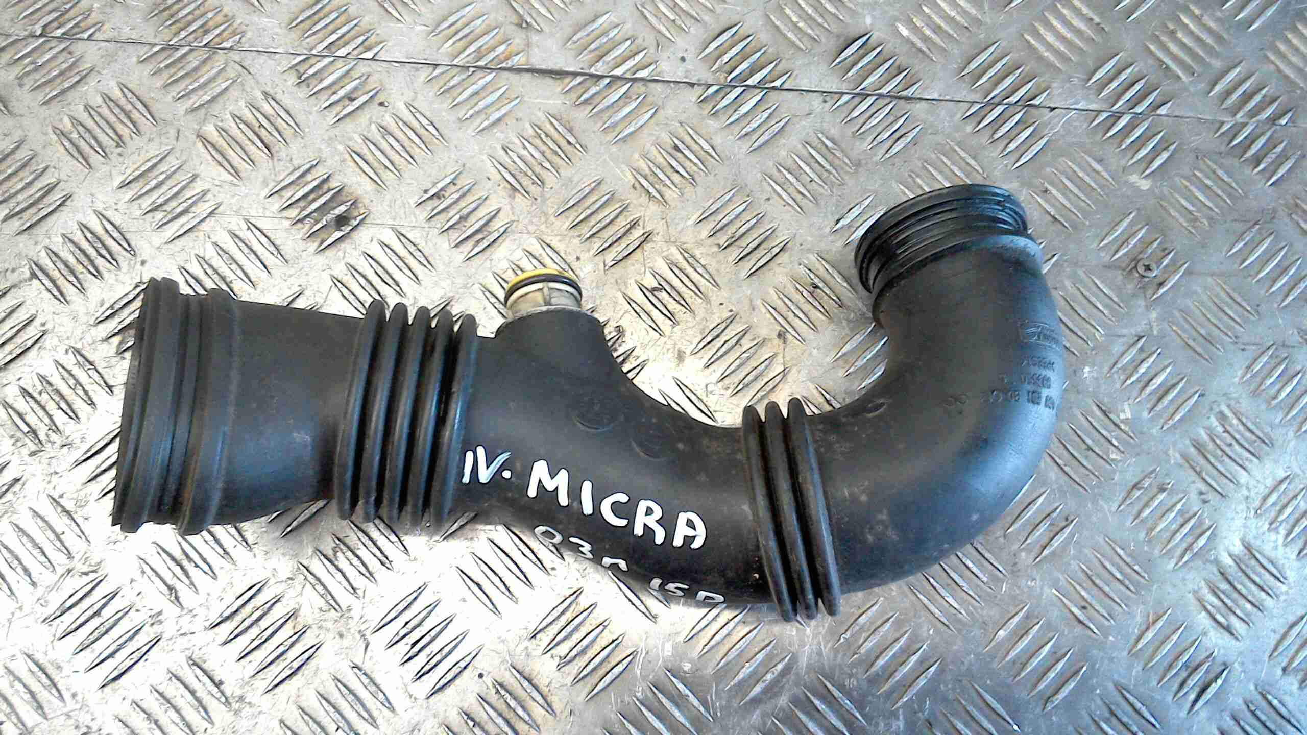 Патрубок воздушного фильтра  Nissan Micra