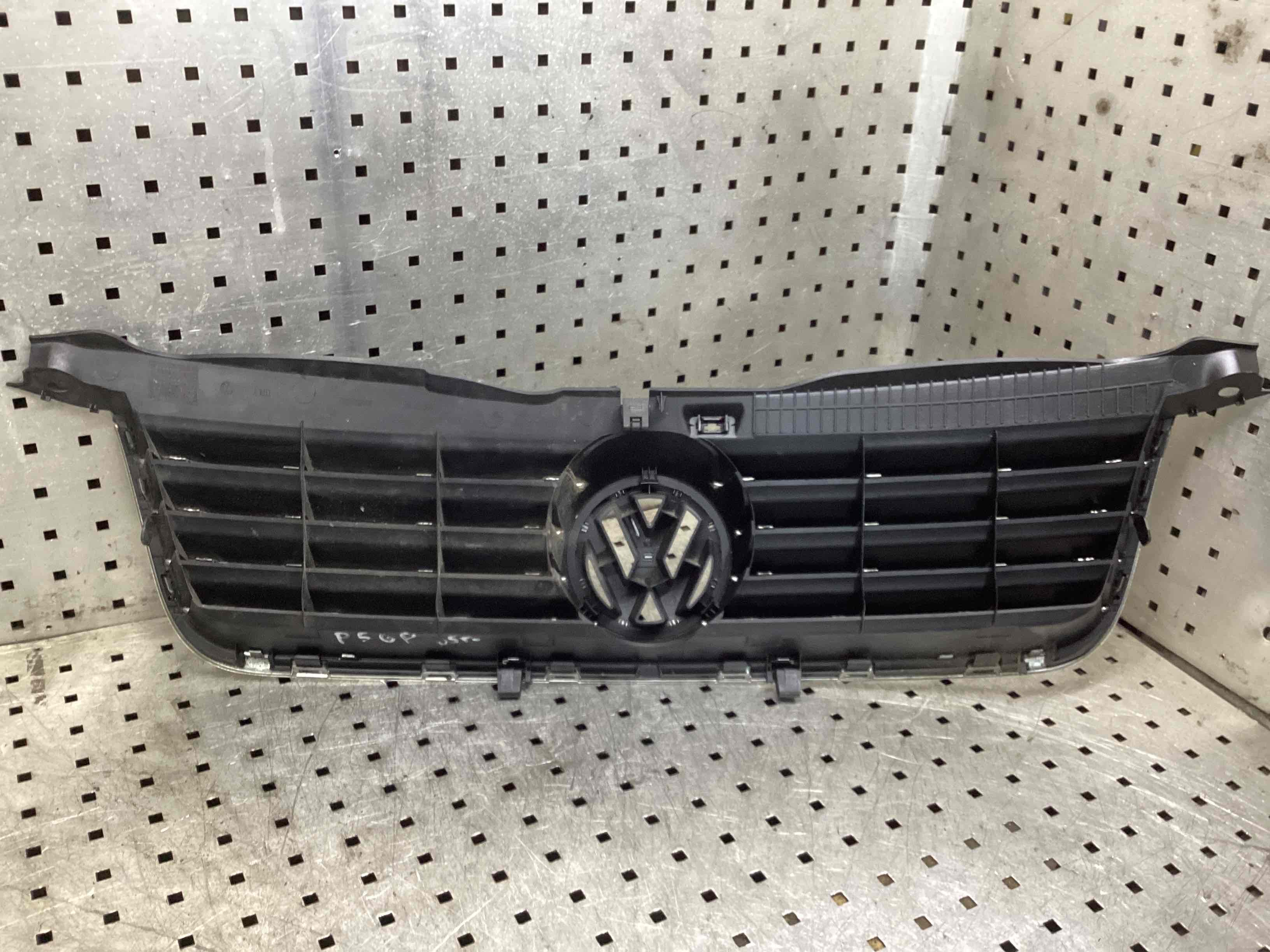 Решетка радиатора Volkswagen Passat 5 купить в России