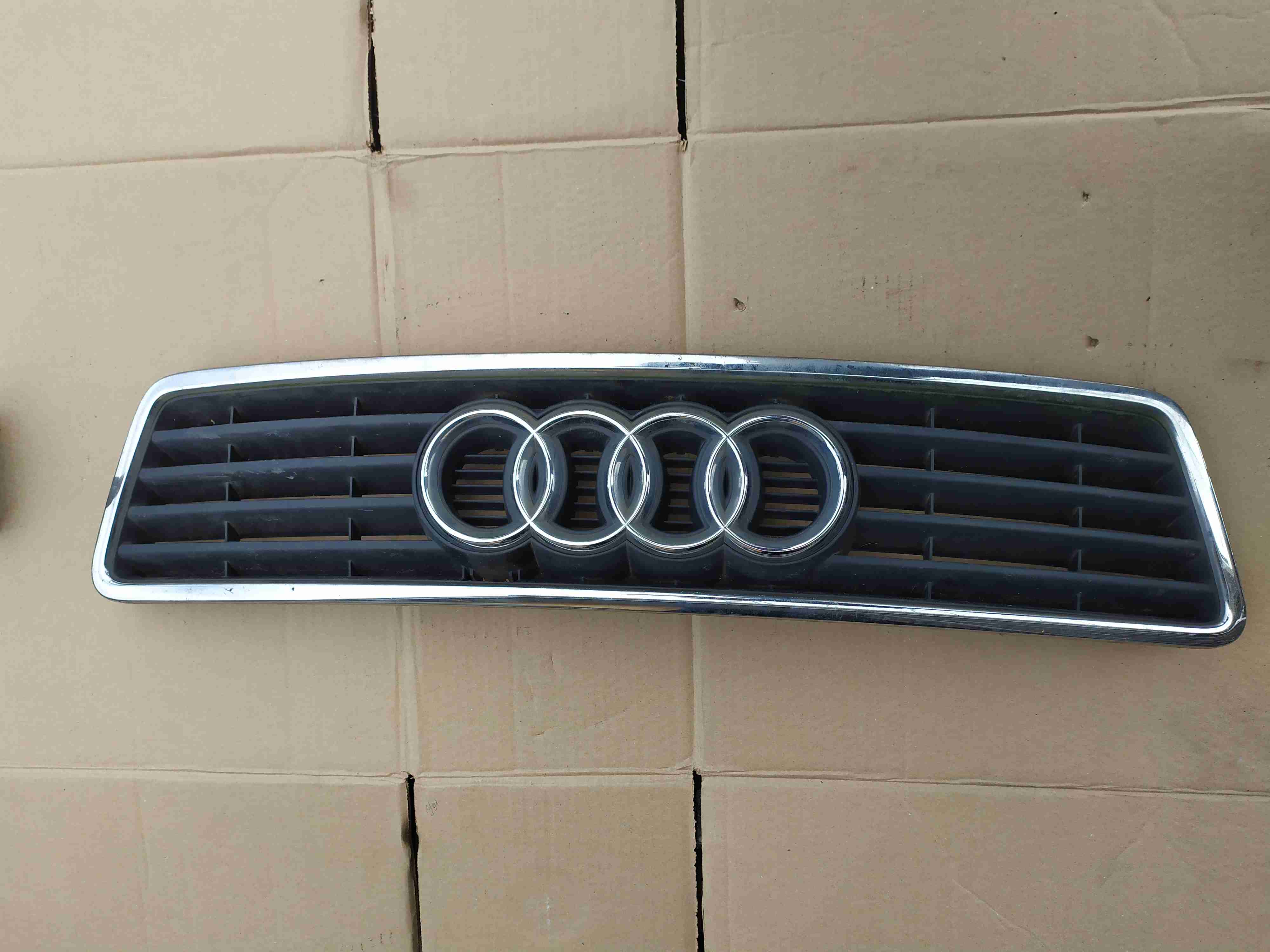 Решетка радиатора  Audi A6
