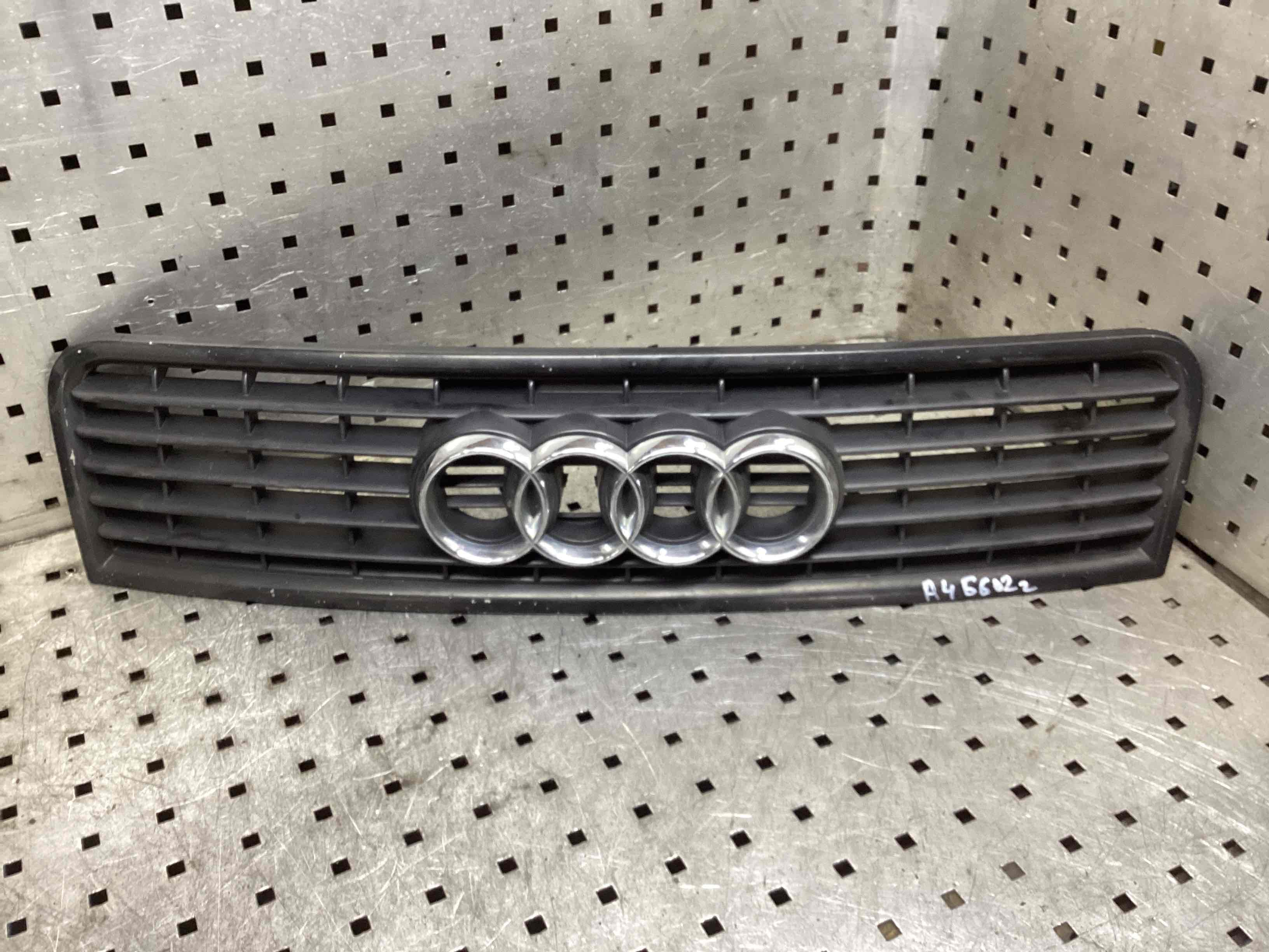 Решетка радиатора Audi A4 B6 купить в Беларуси