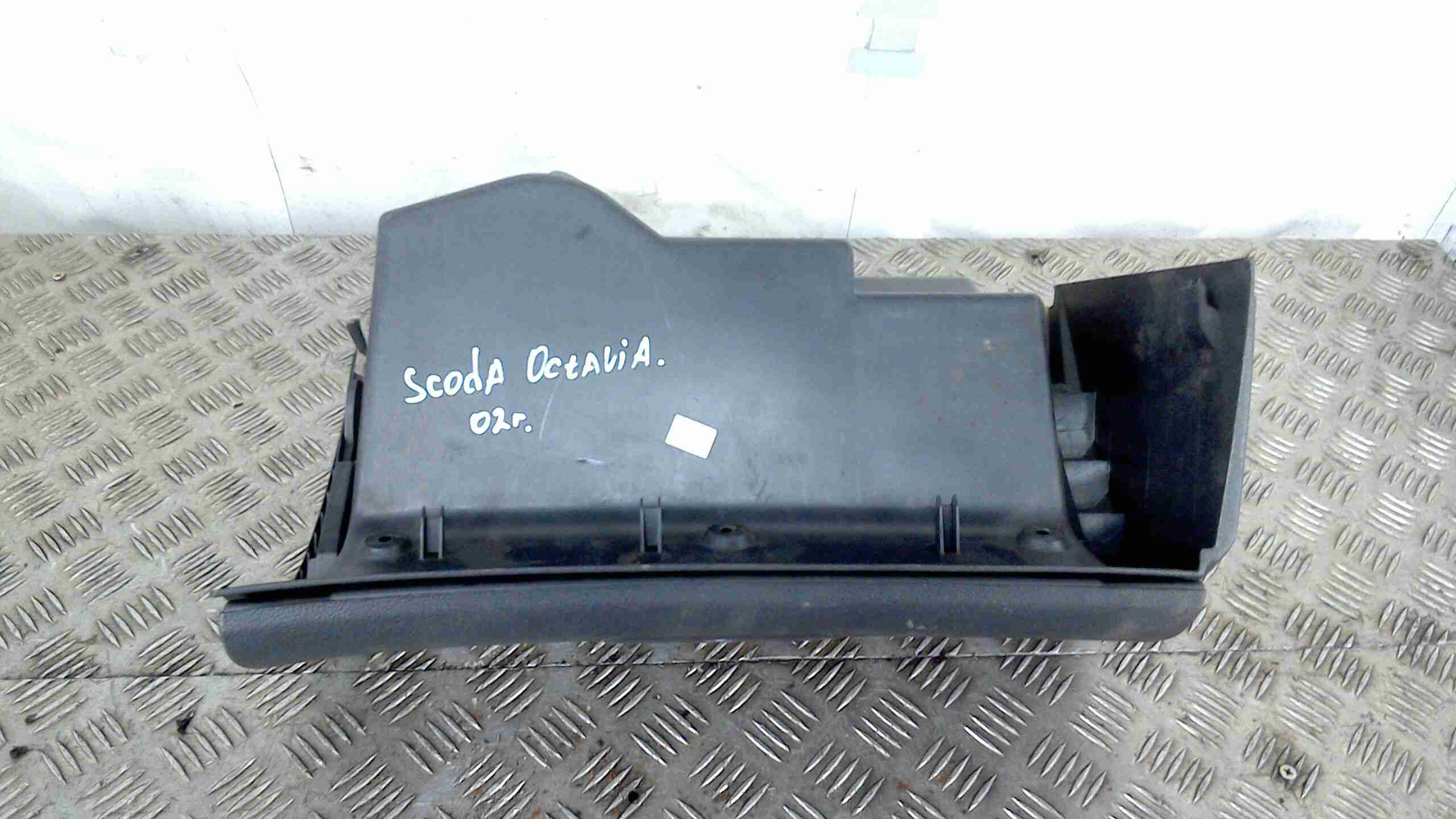 Бардачок (вещевой ящик) Skoda Octavia 1U купить в России