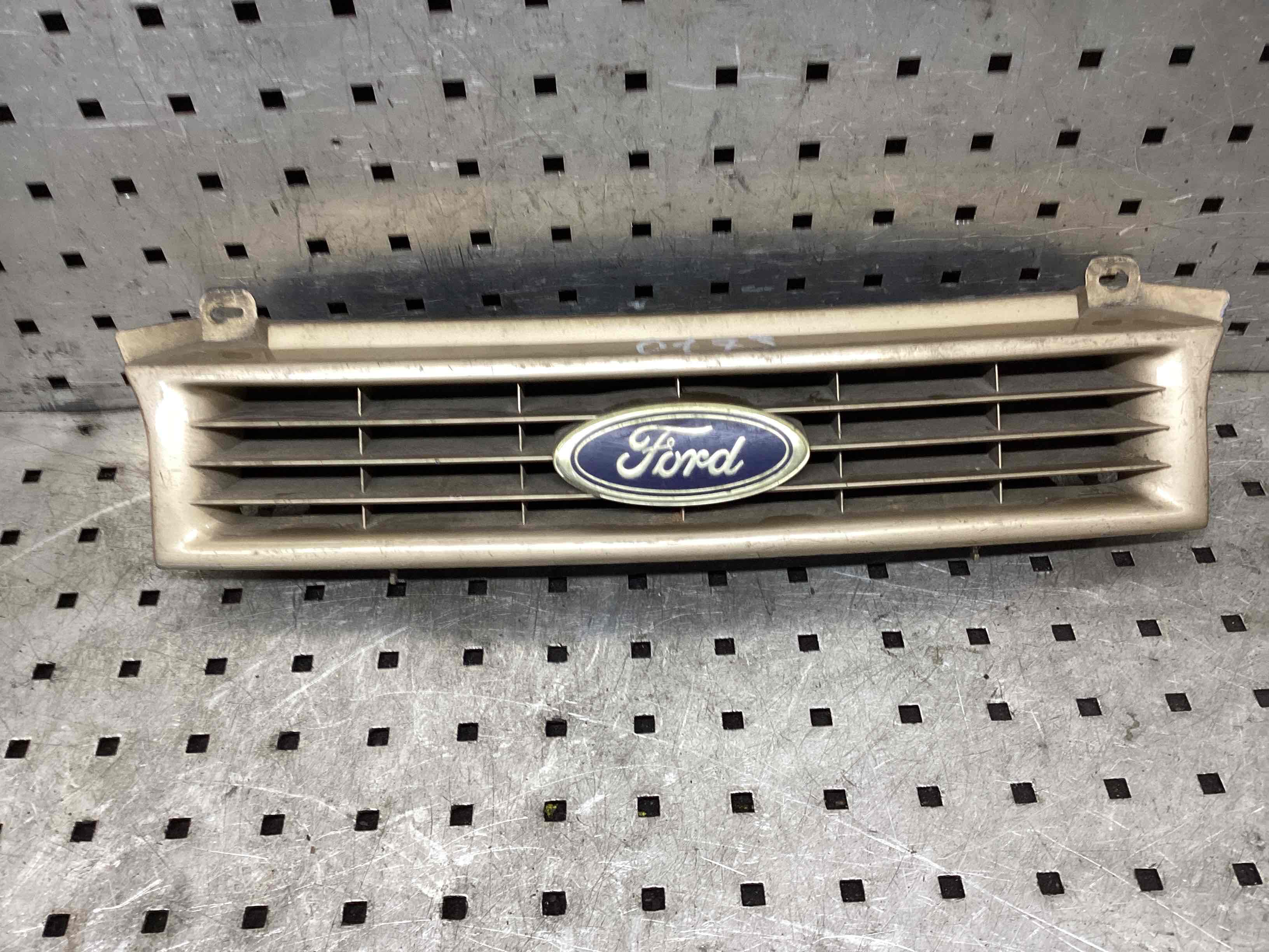 Решетка радиатора Ford Sierra купить в России