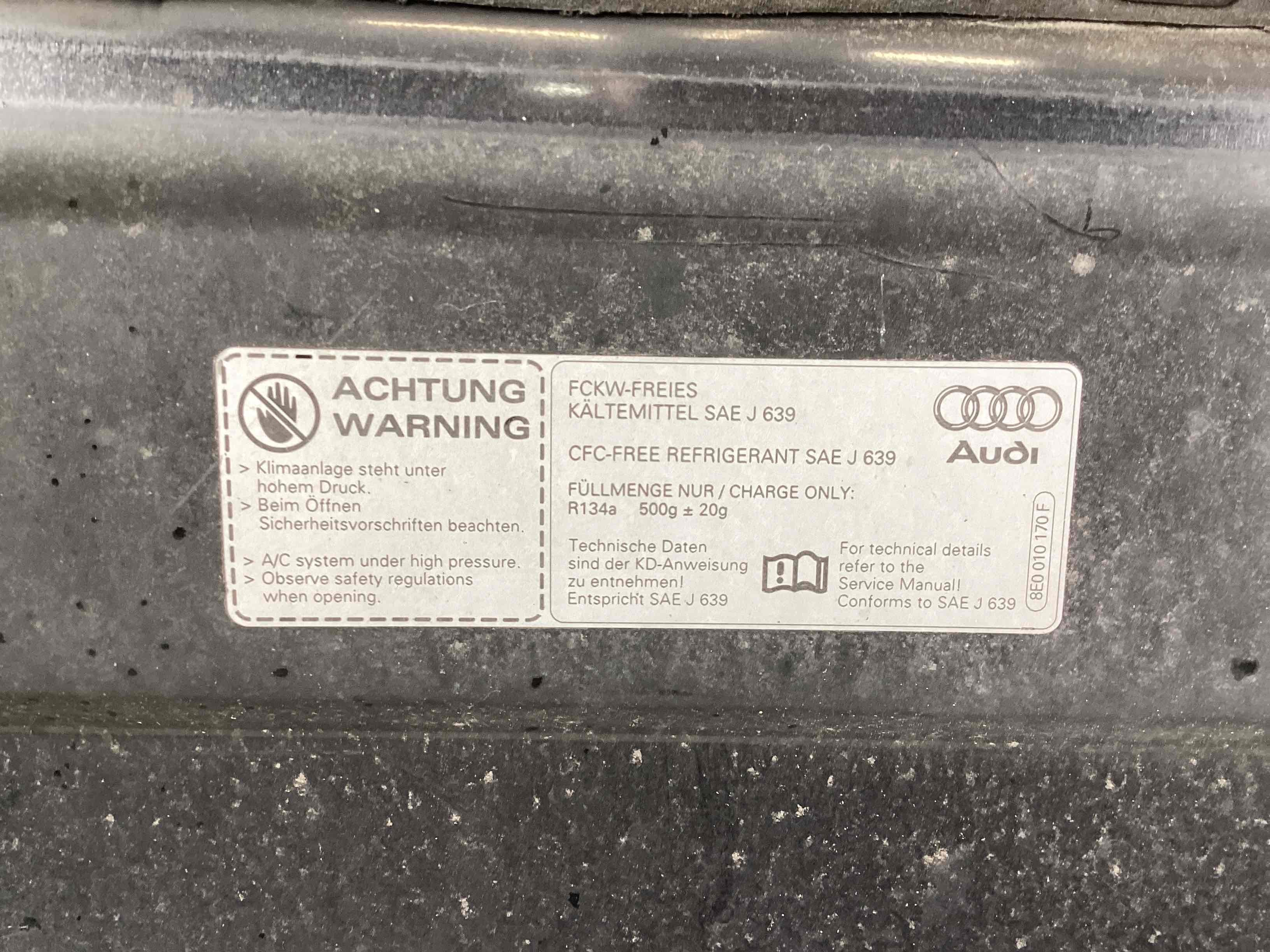 Капот  Audi A4