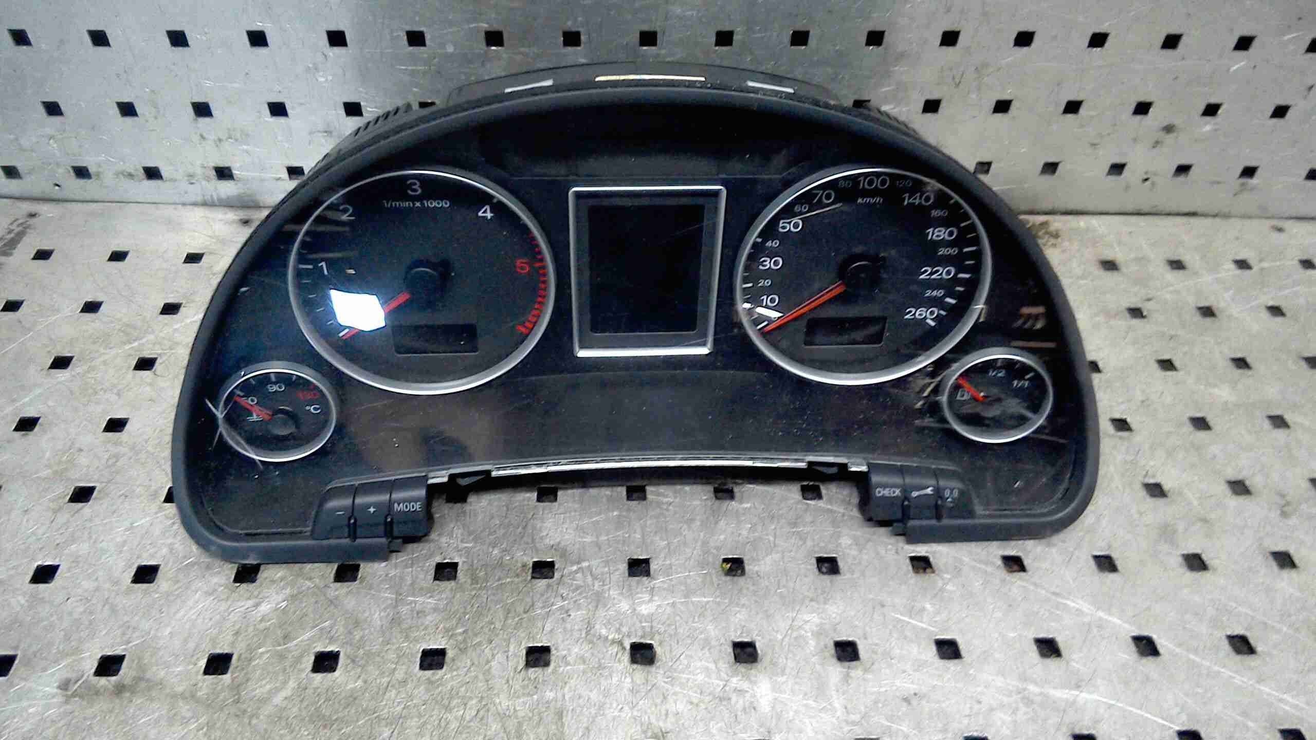 Панель приборная (щиток приборов) Audi A4 B7 купить в России