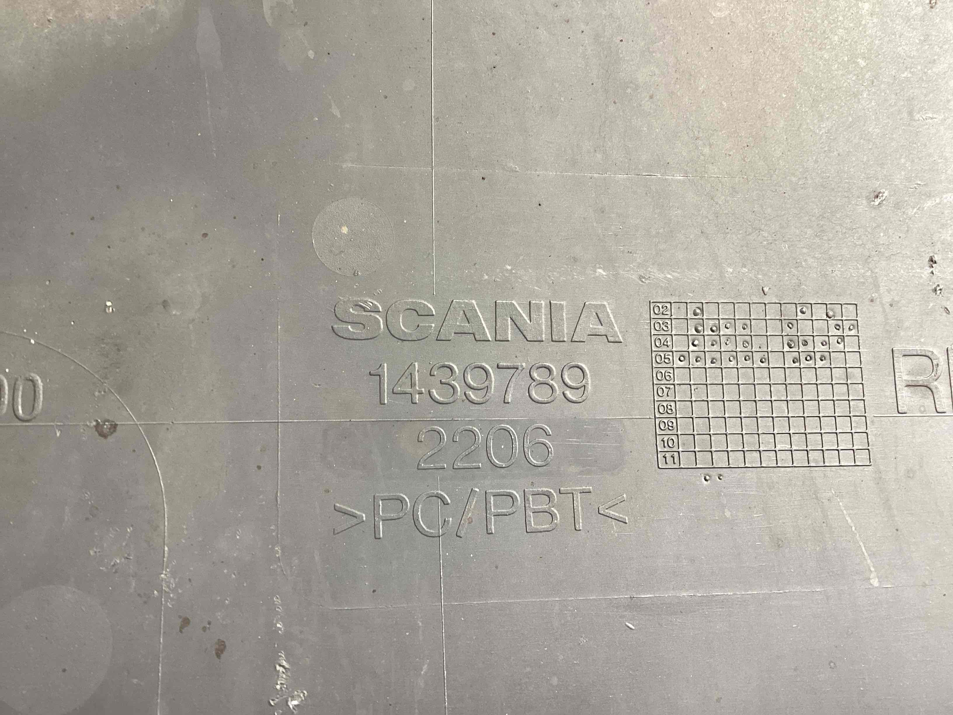Накладка (клык) бампера правый Scania R-Series  купить в России