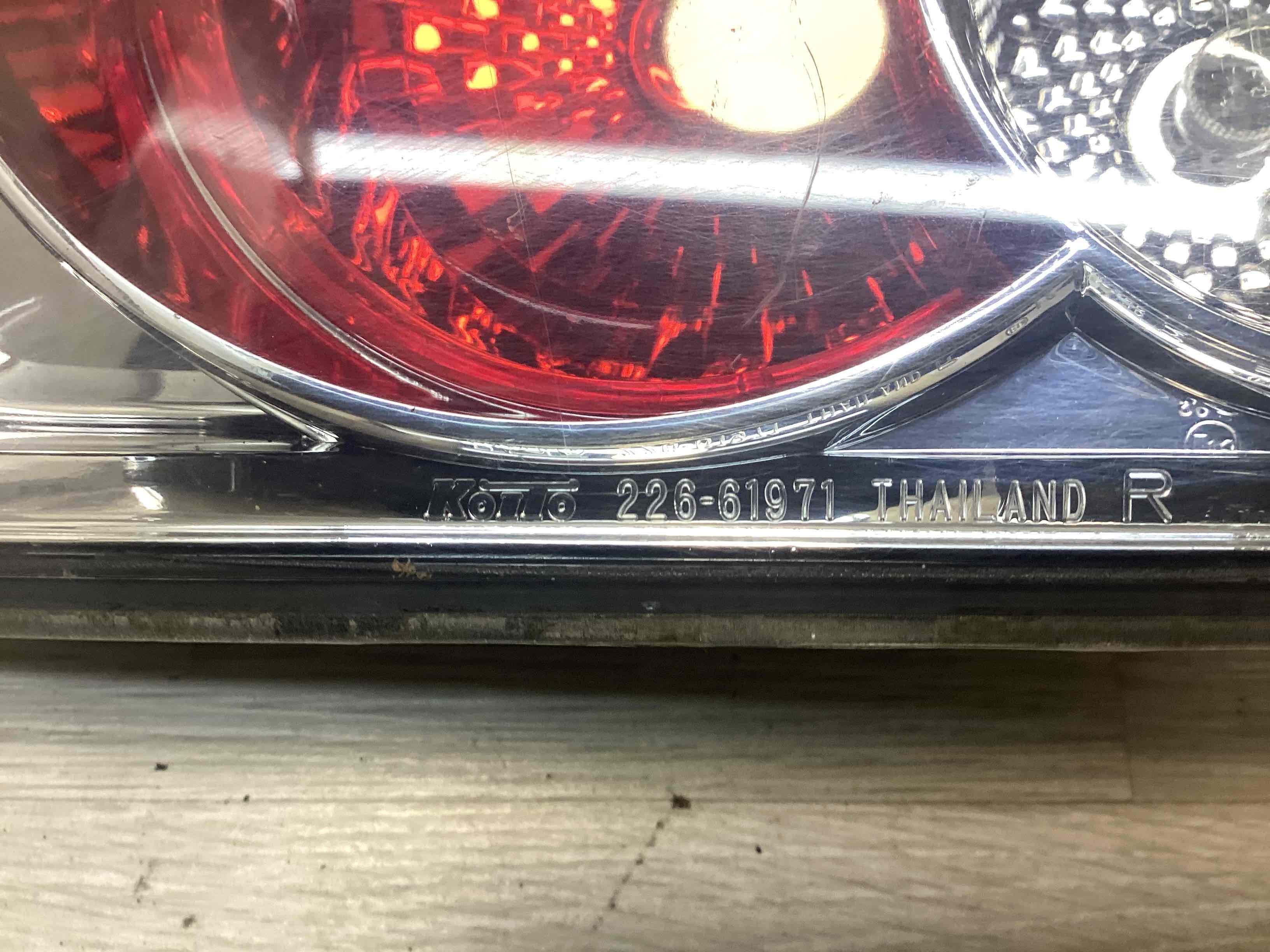 Фонарь крышки багажника правый  Mazda 6