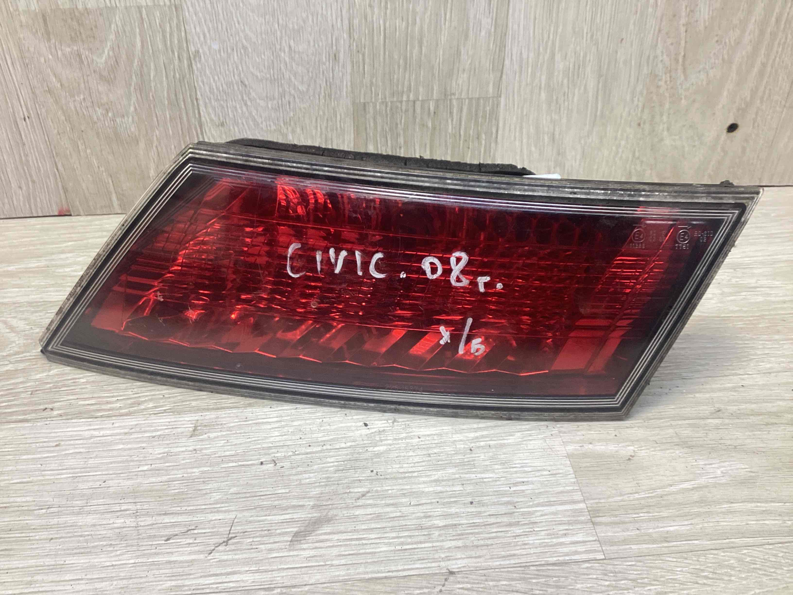 Фонарь крышки багажника правый Honda Civic 8 купить в России