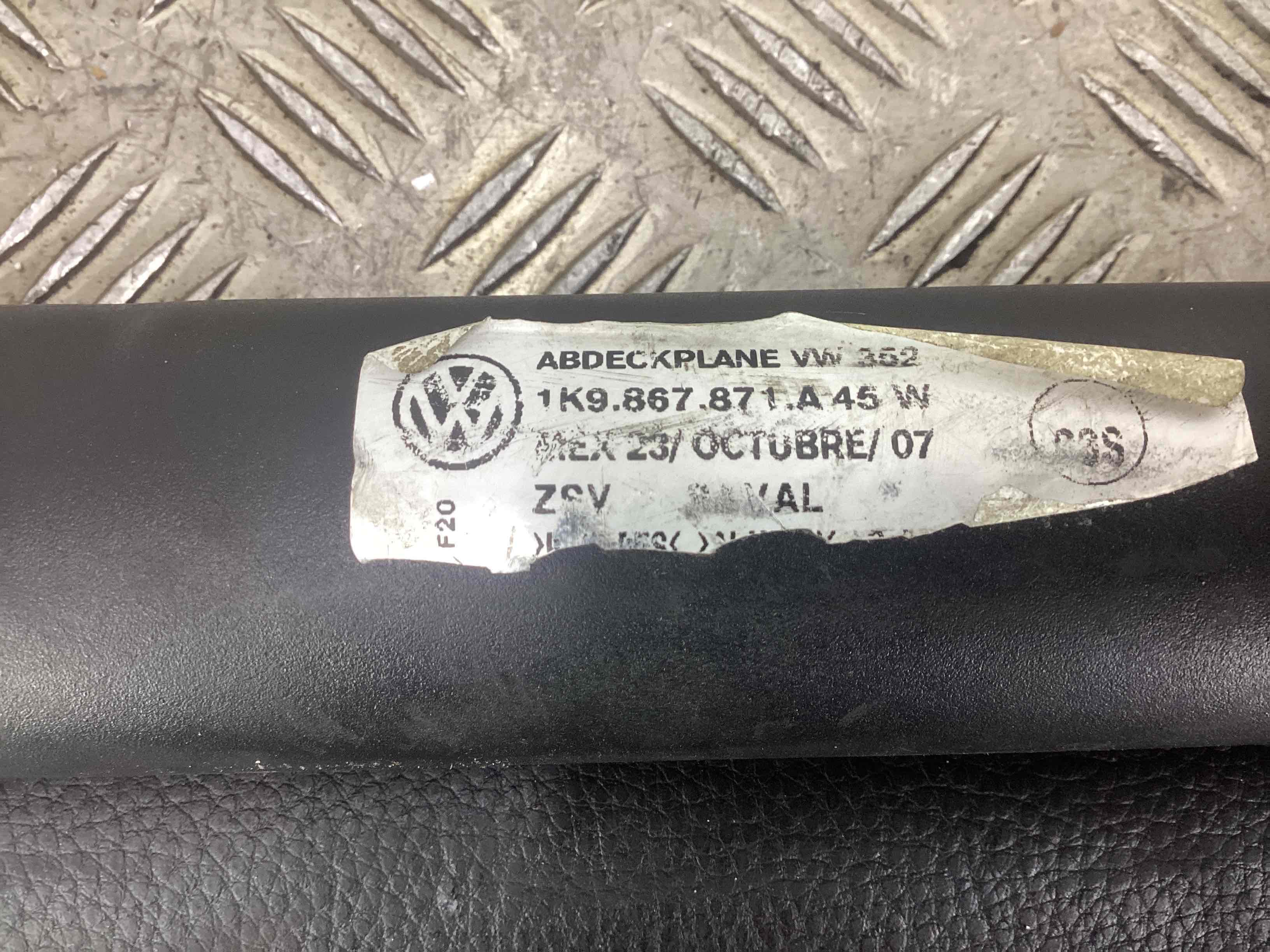 Шторка (полка) багажника Volkswagen Golf 5 купить в России