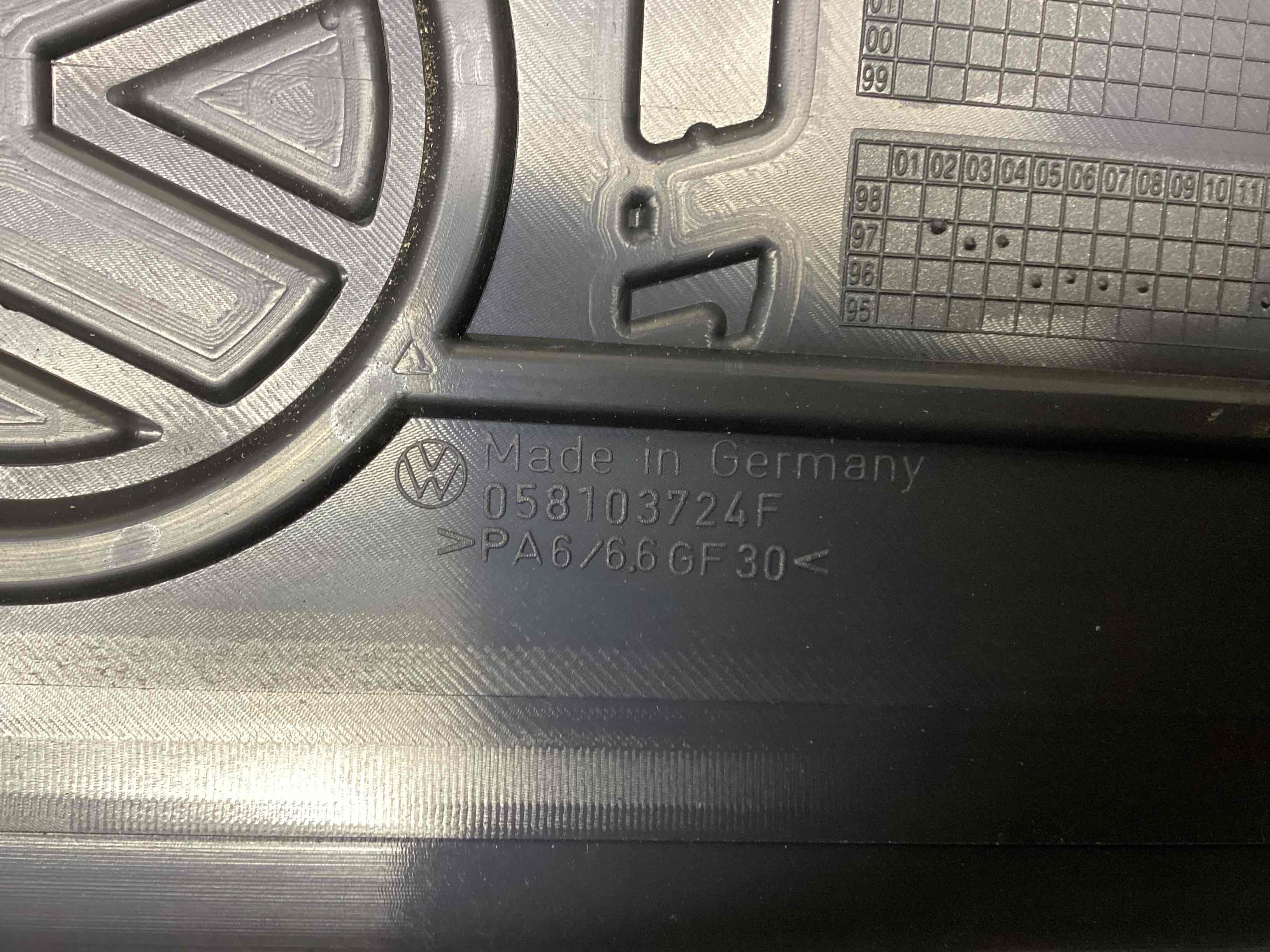 Крышка двигателя передняя Volkswagen Passat 5 купить в Беларуси