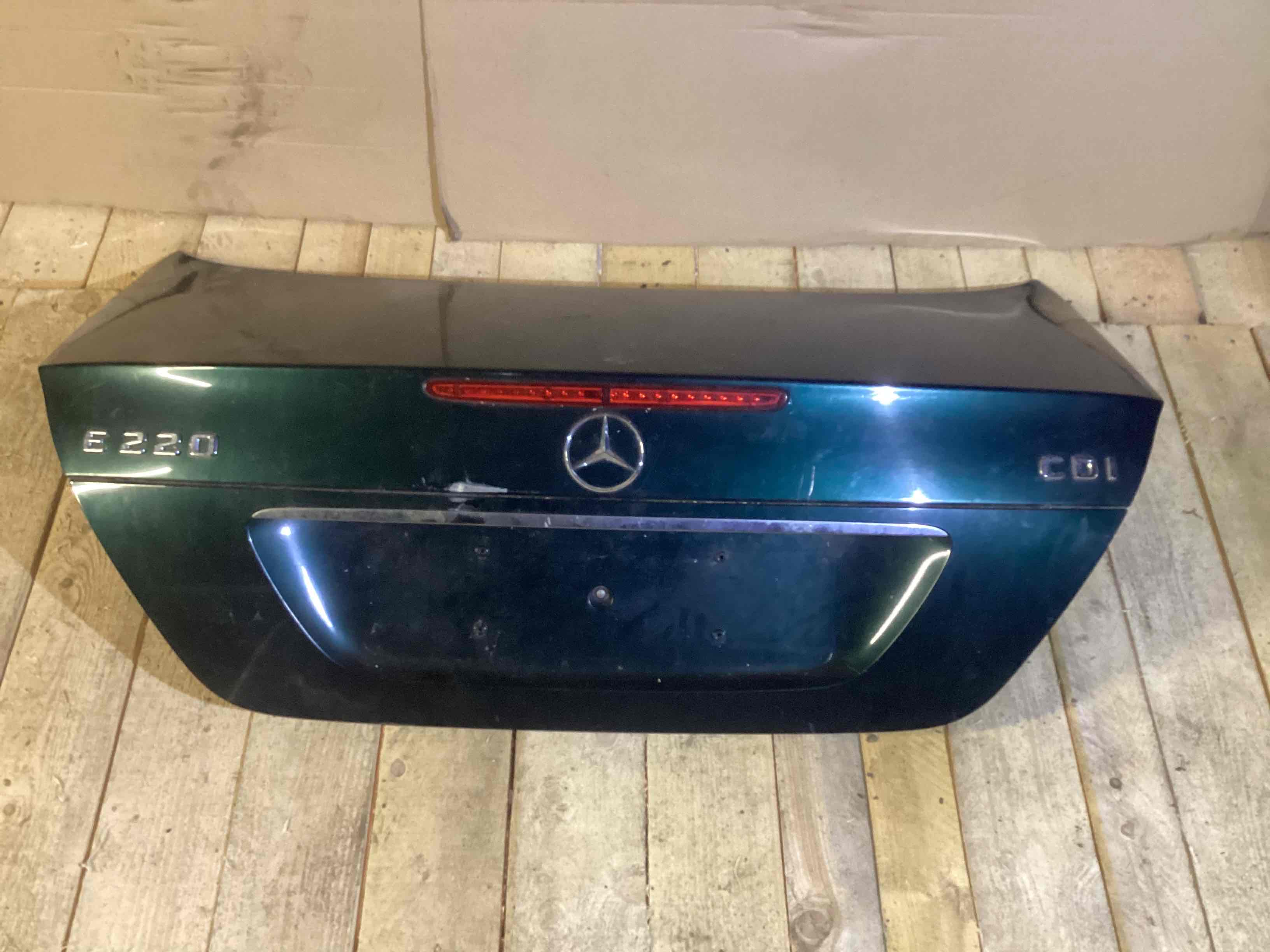 Крышка багажника (дверь 3-5)  Mercedes E