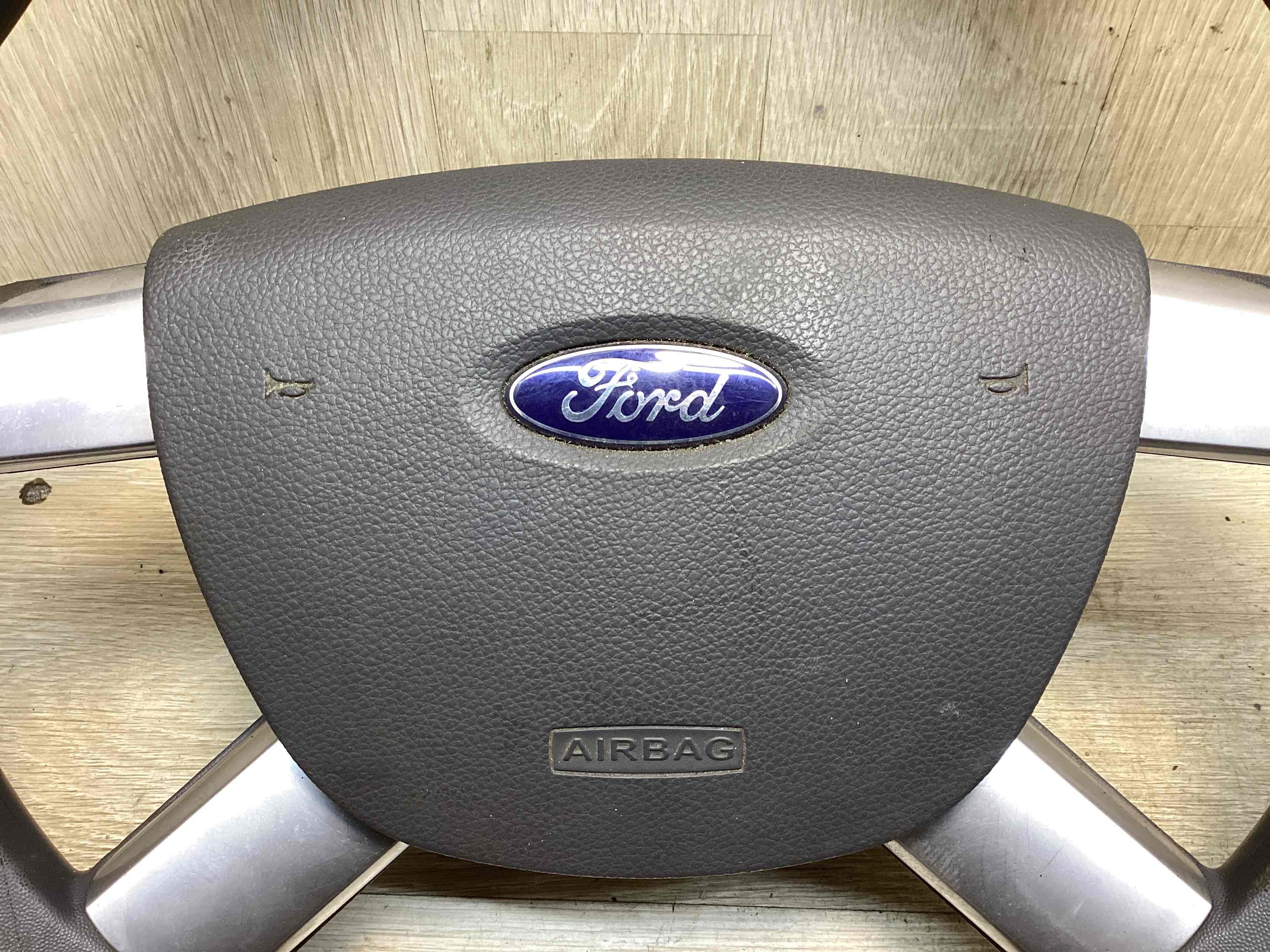 Подушка безопасности водителя  Ford Transit Connect