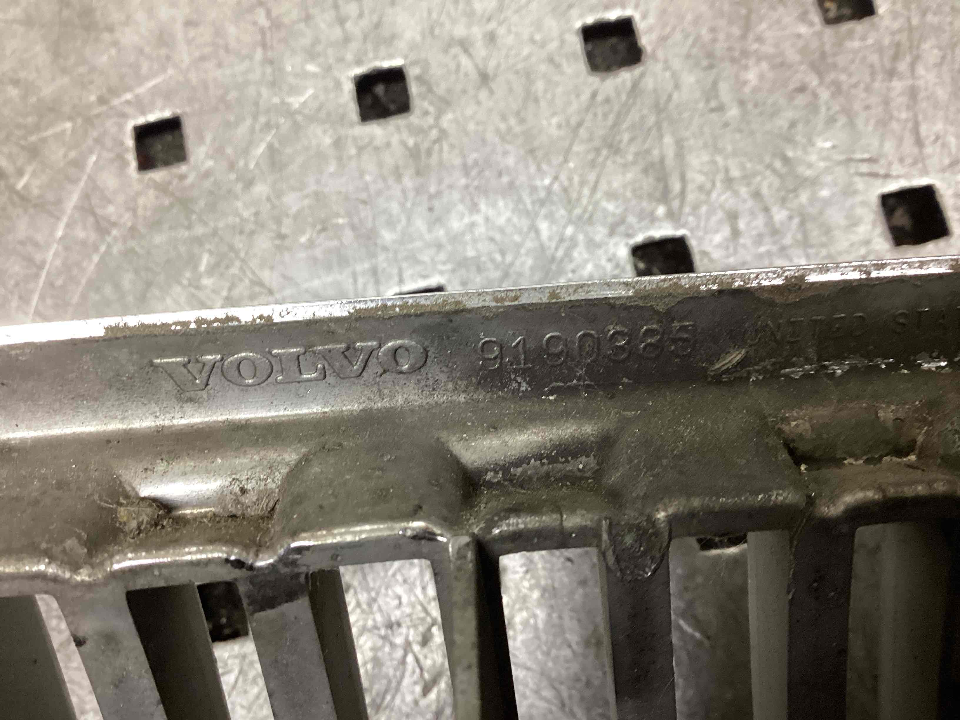 Решетка радиатора Volvo V70 2 купить в Беларуси