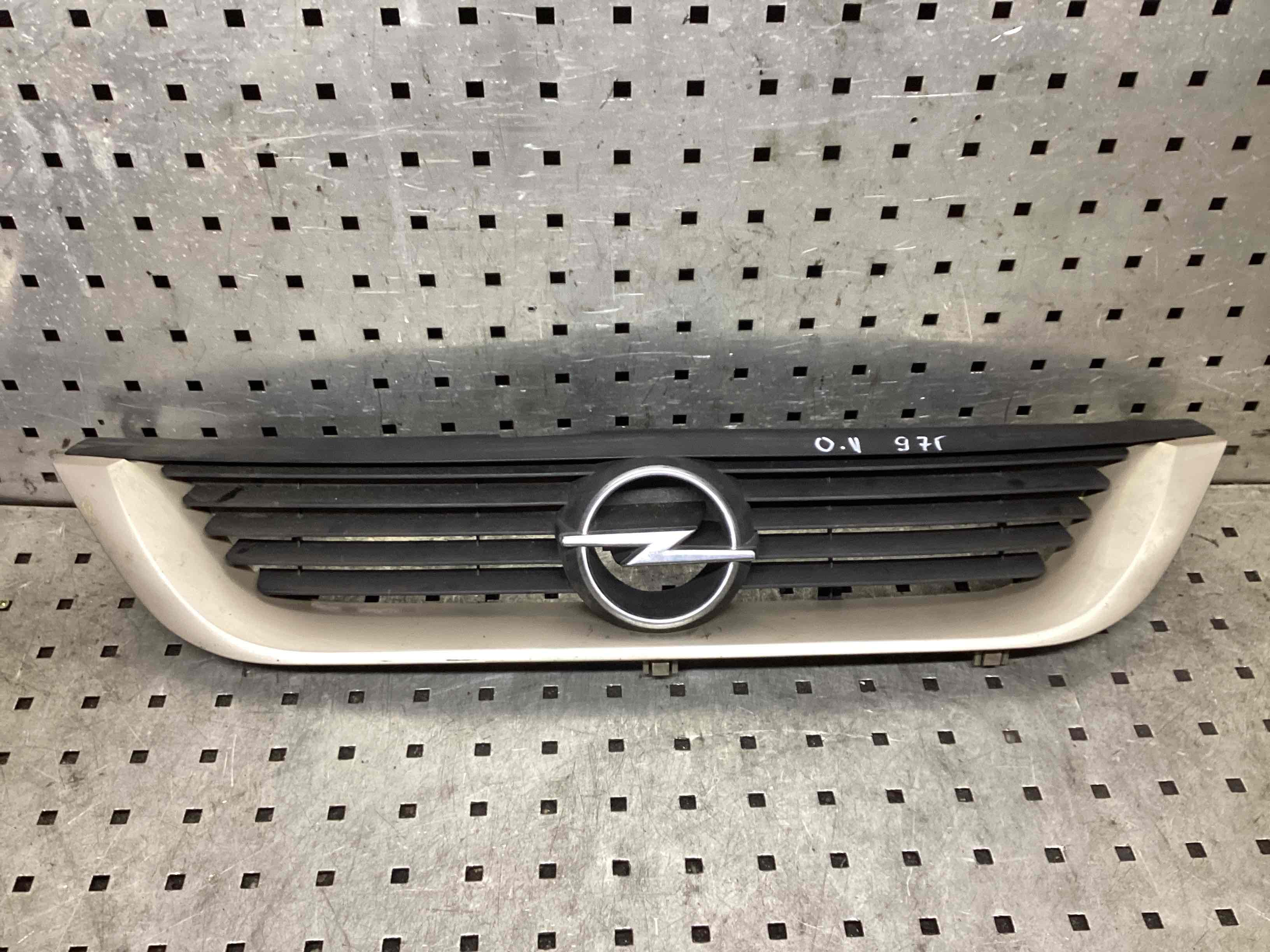 Решетка радиатора  Opel Vectra