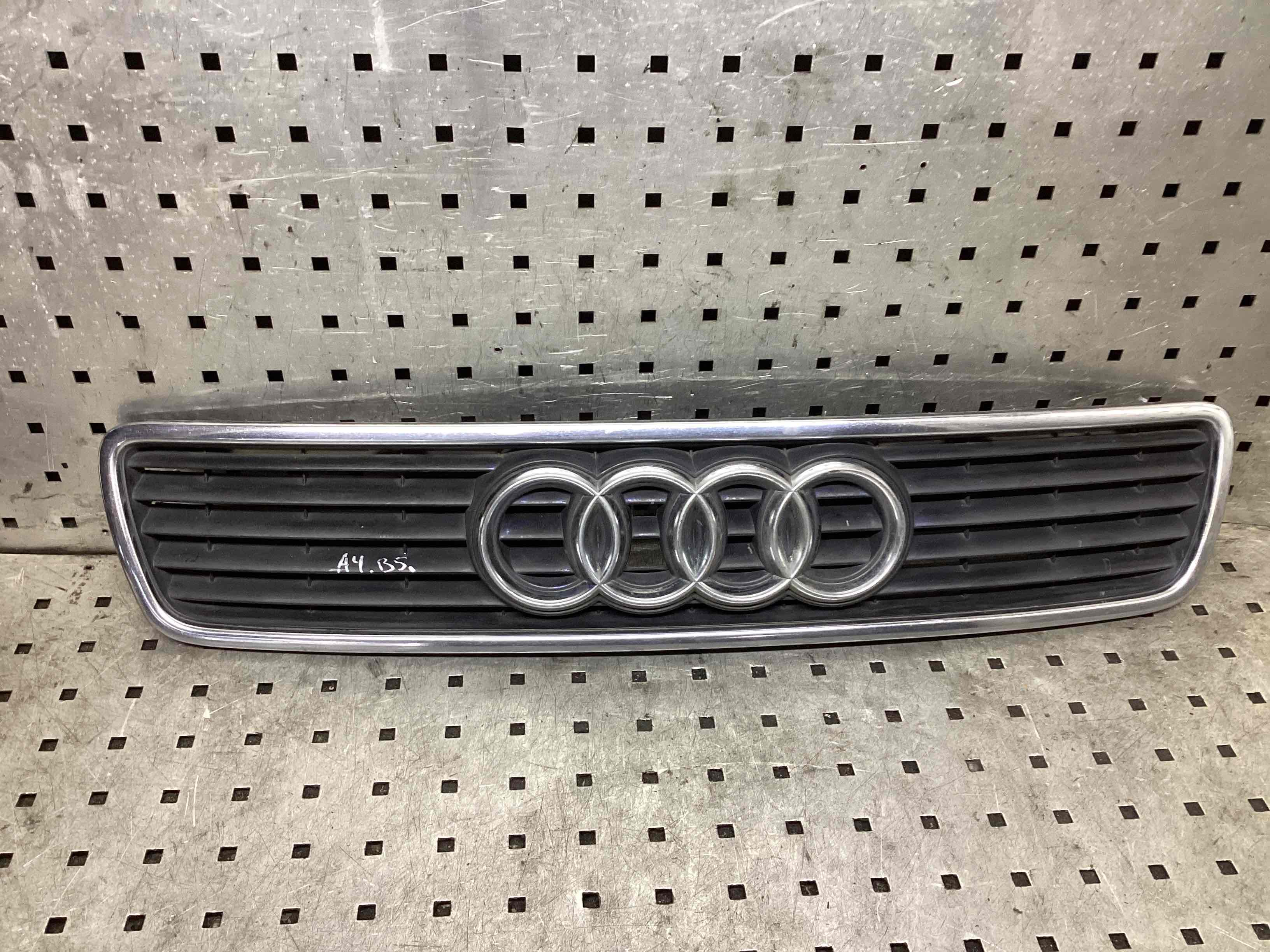 Решетка радиатора Audi A4 B5 купить в Беларуси