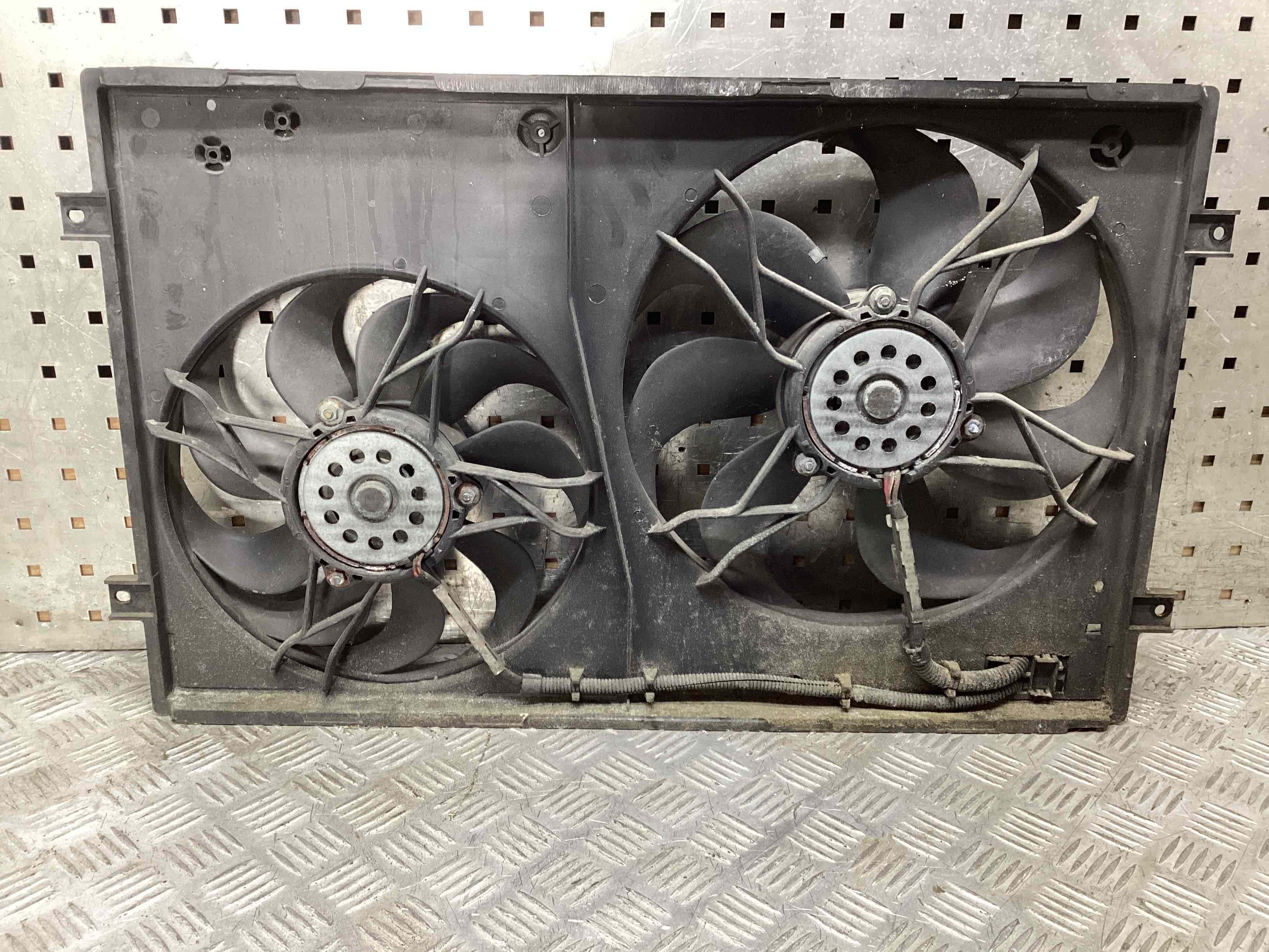 Вентилятор радиатора кондиционера Volkswagen Bora купить в России