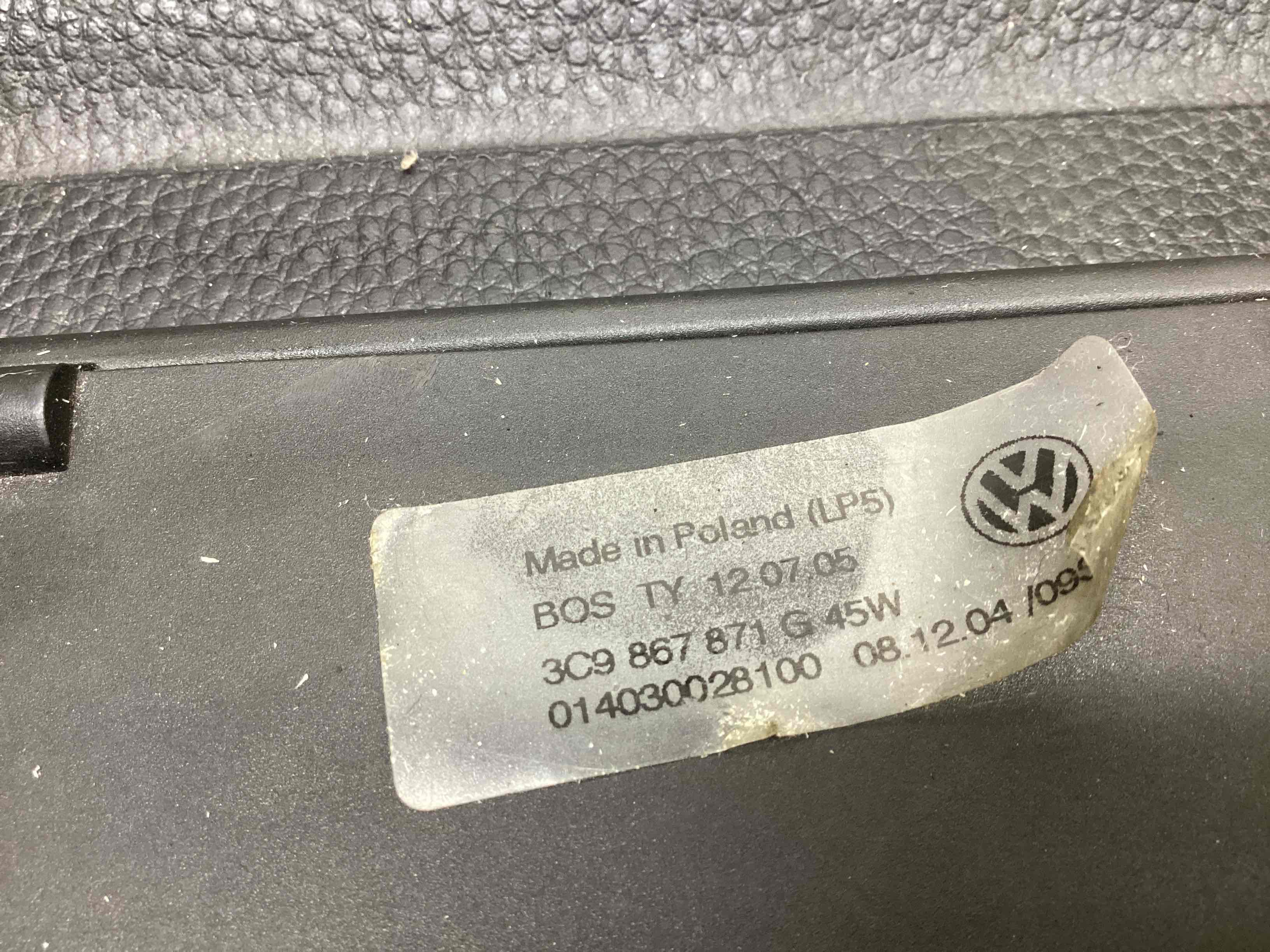 Шторка (полка) багажника Volkswagen Passat 6 купить в России