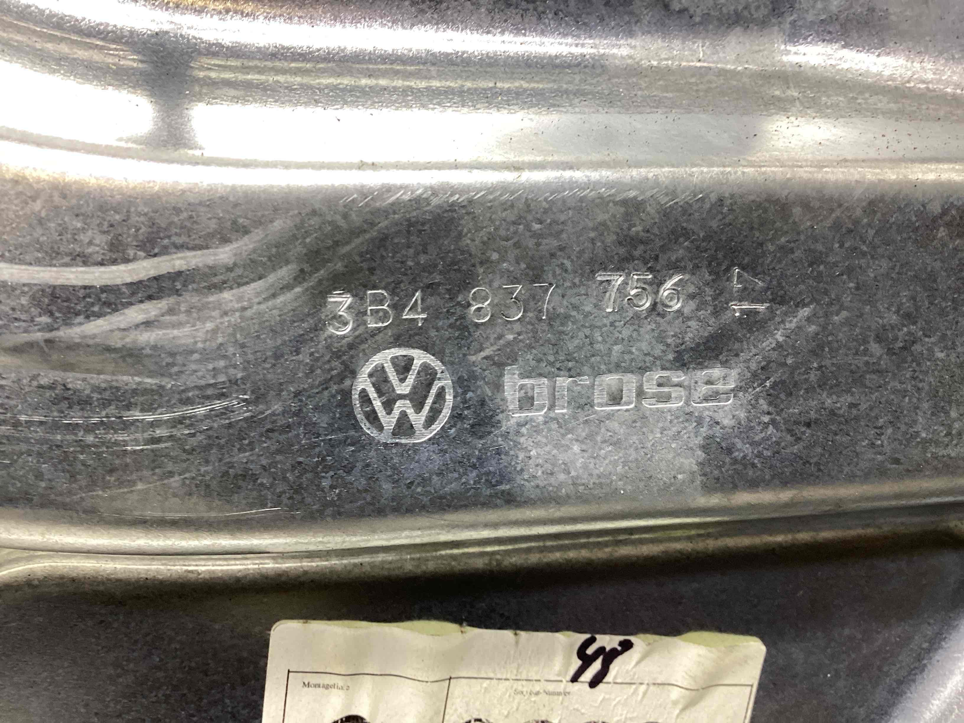 Стеклоподъемник механический двери передней правой Volkswagen Passat 5 купить в Беларуси