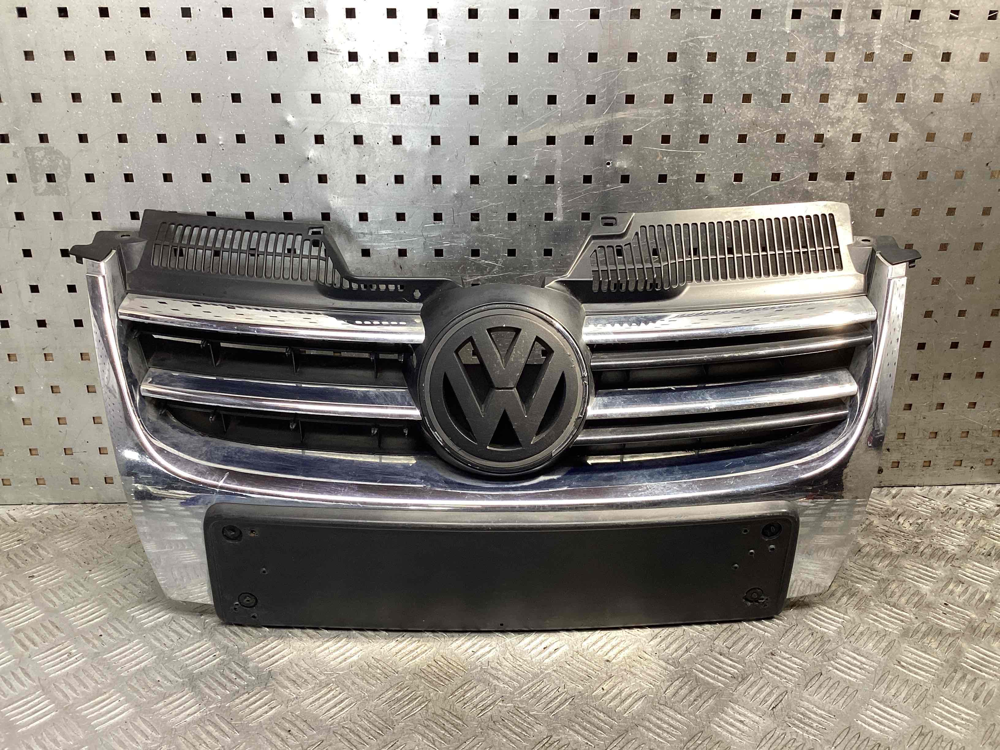 Решетка радиатора  Volkswagen Jetta