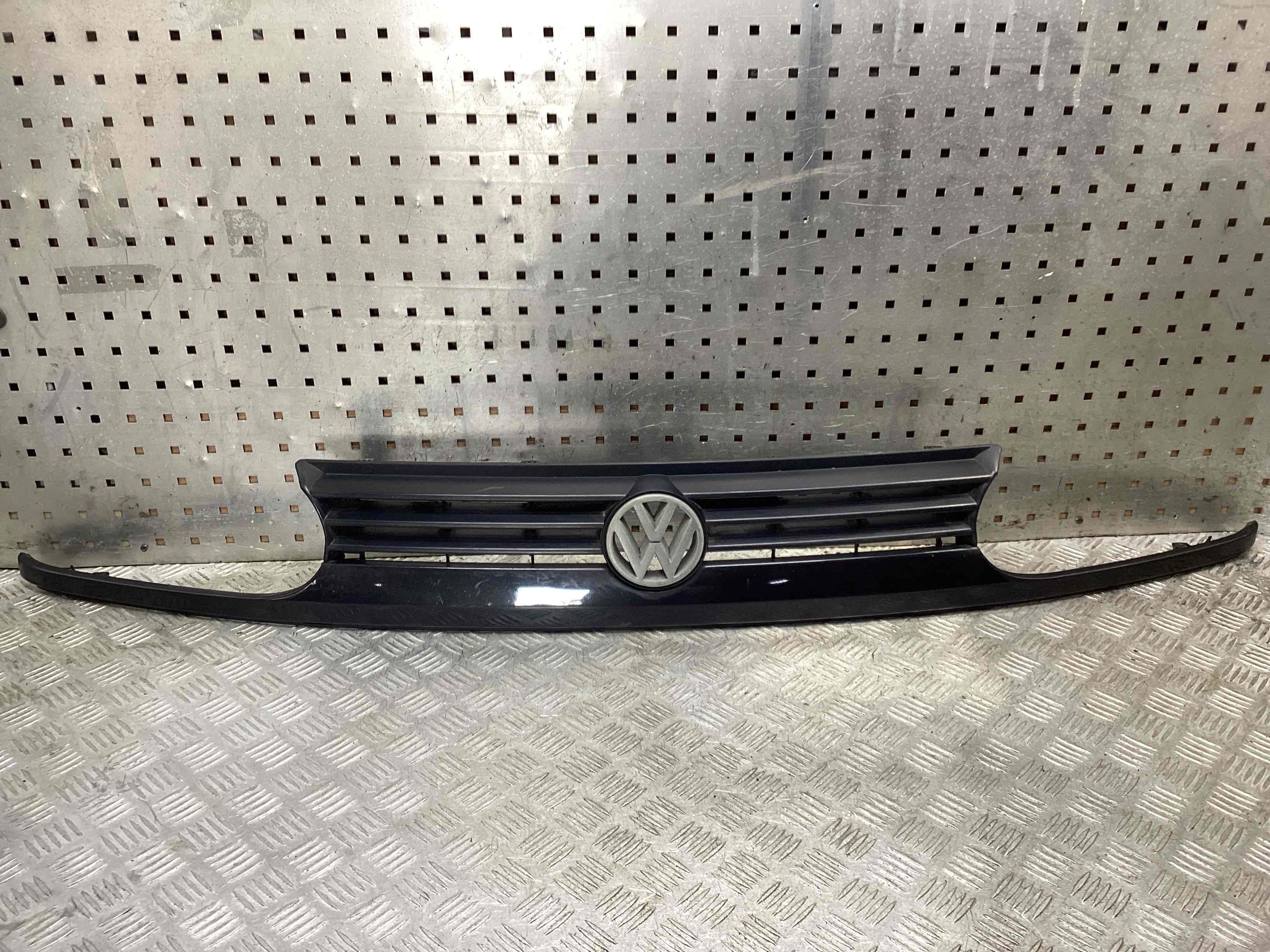Решетка радиатора  Volkswagen Golf