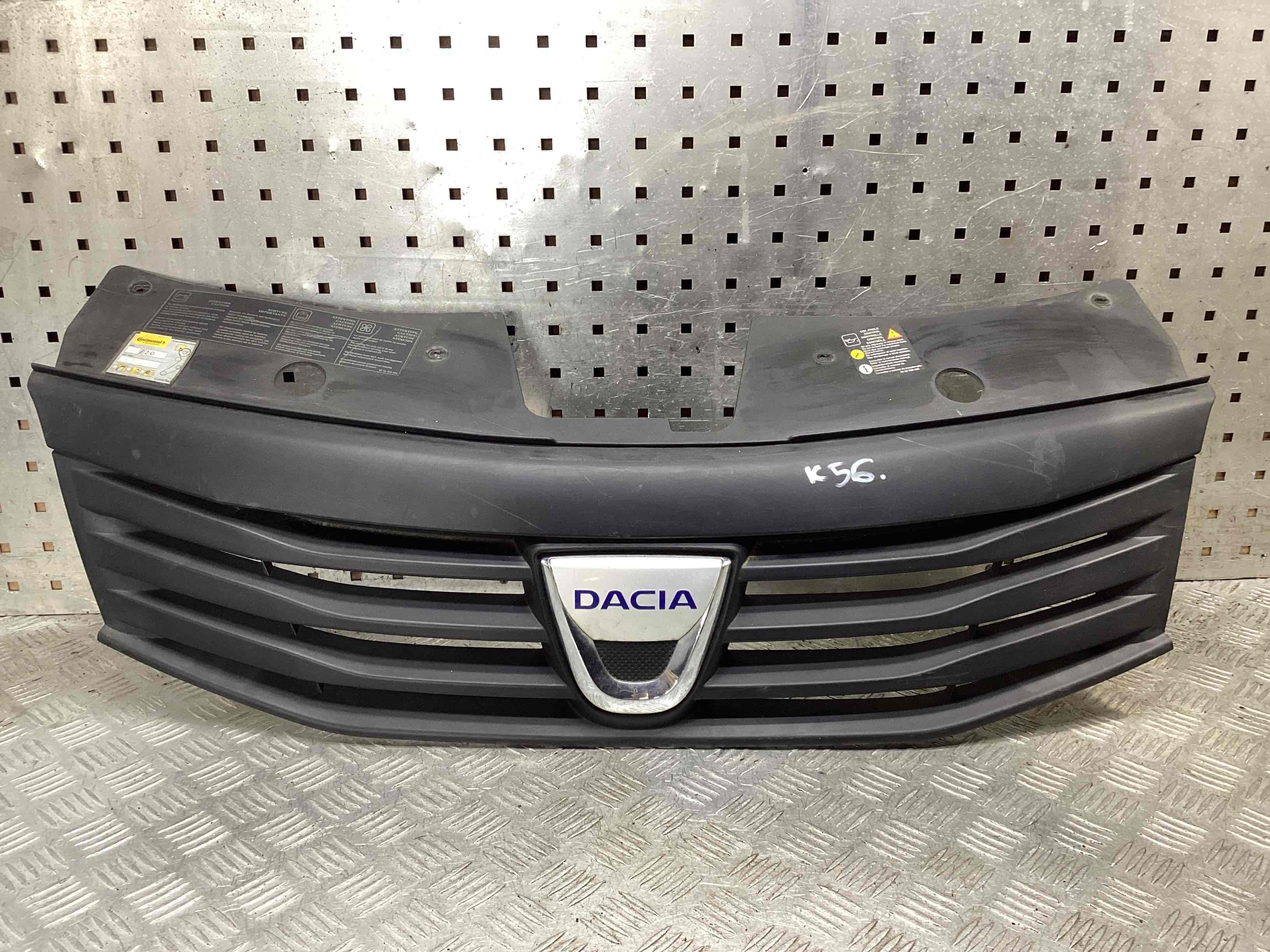 Решетка радиатора Dacia Sandero 1 купить в Беларуси