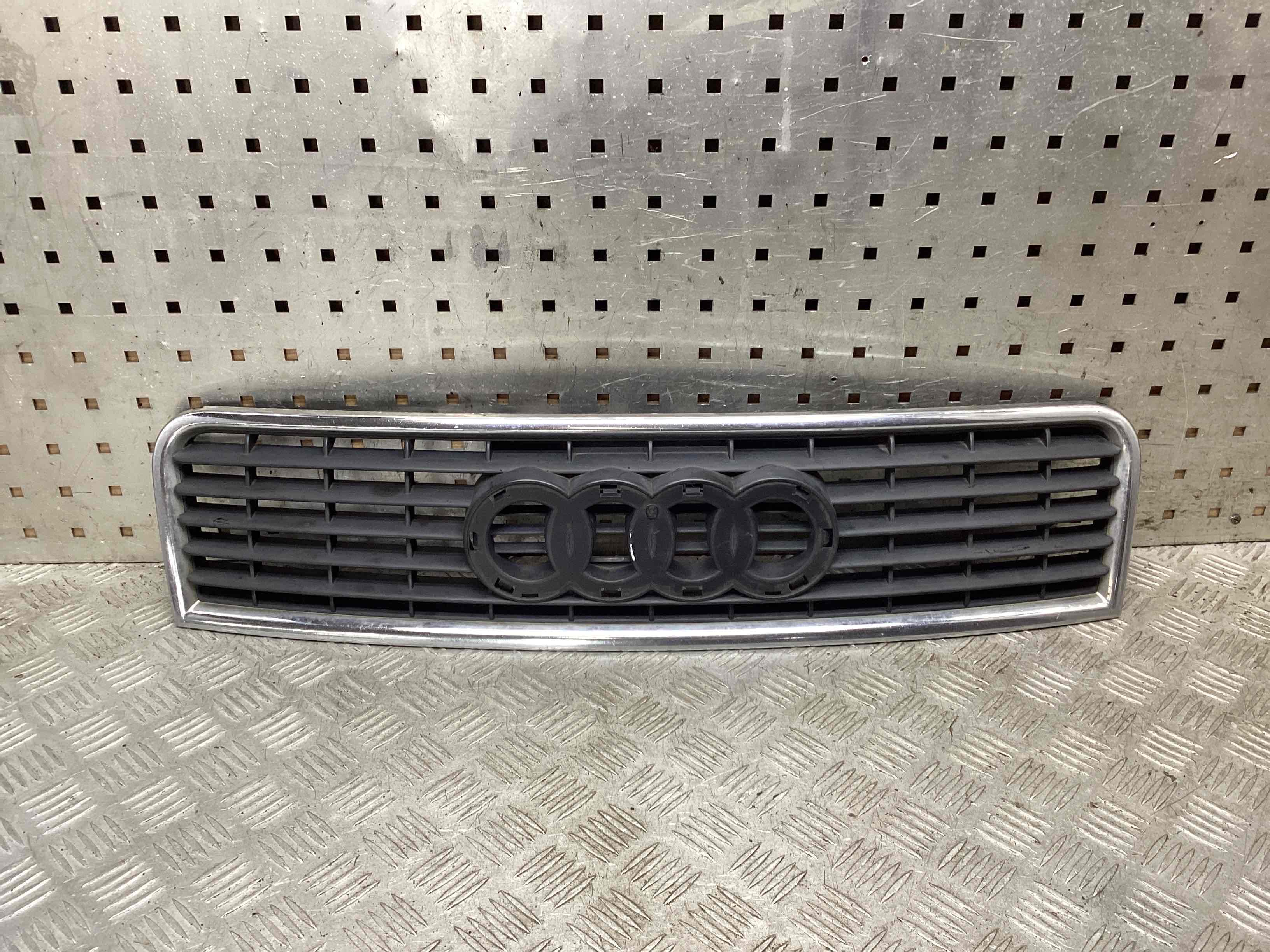 Решетка радиатора Audi A4 B6 купить в Беларуси