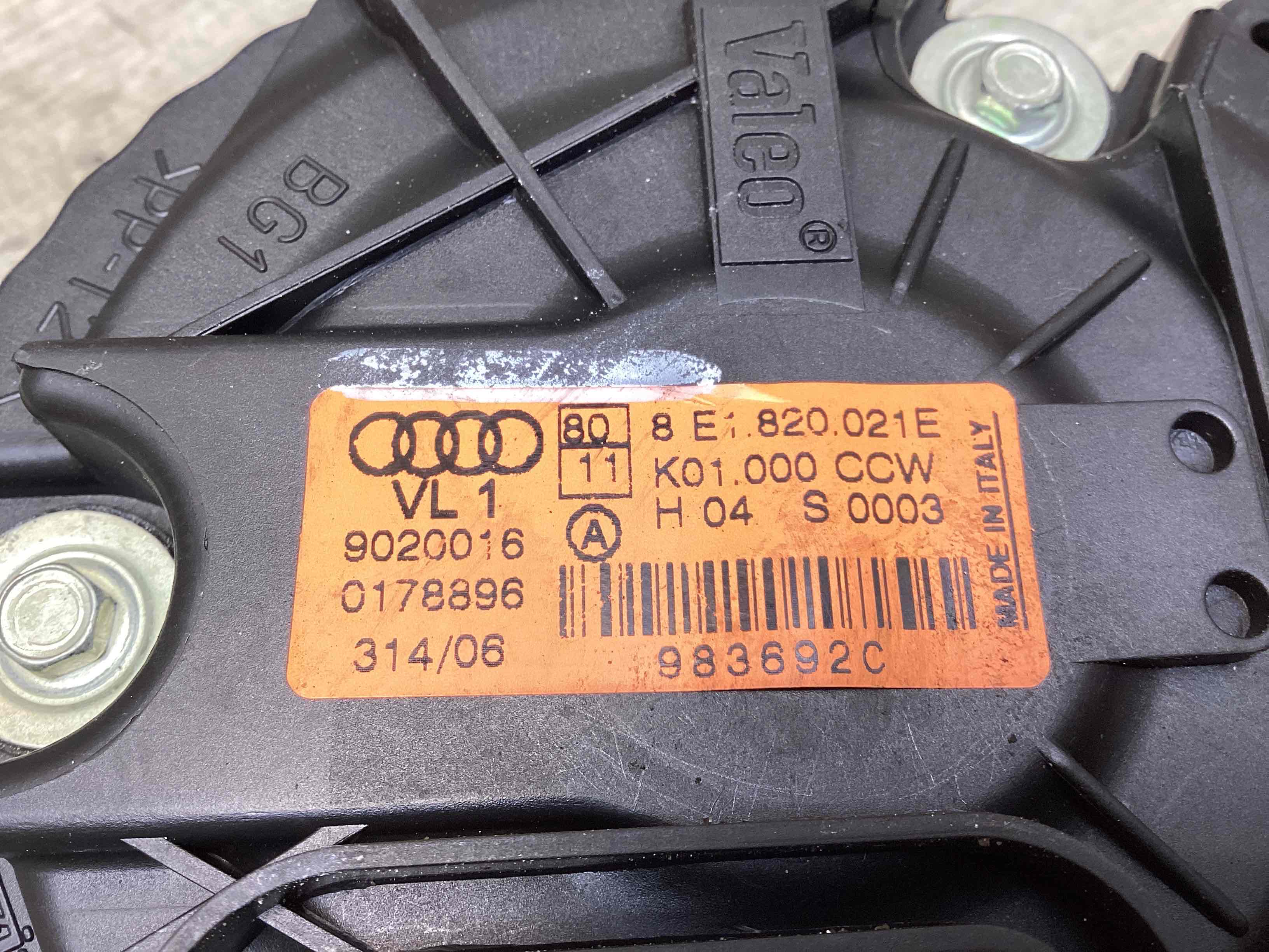 Моторчик печки (вентилятор отопителя) Audi A4 B7 купить в России