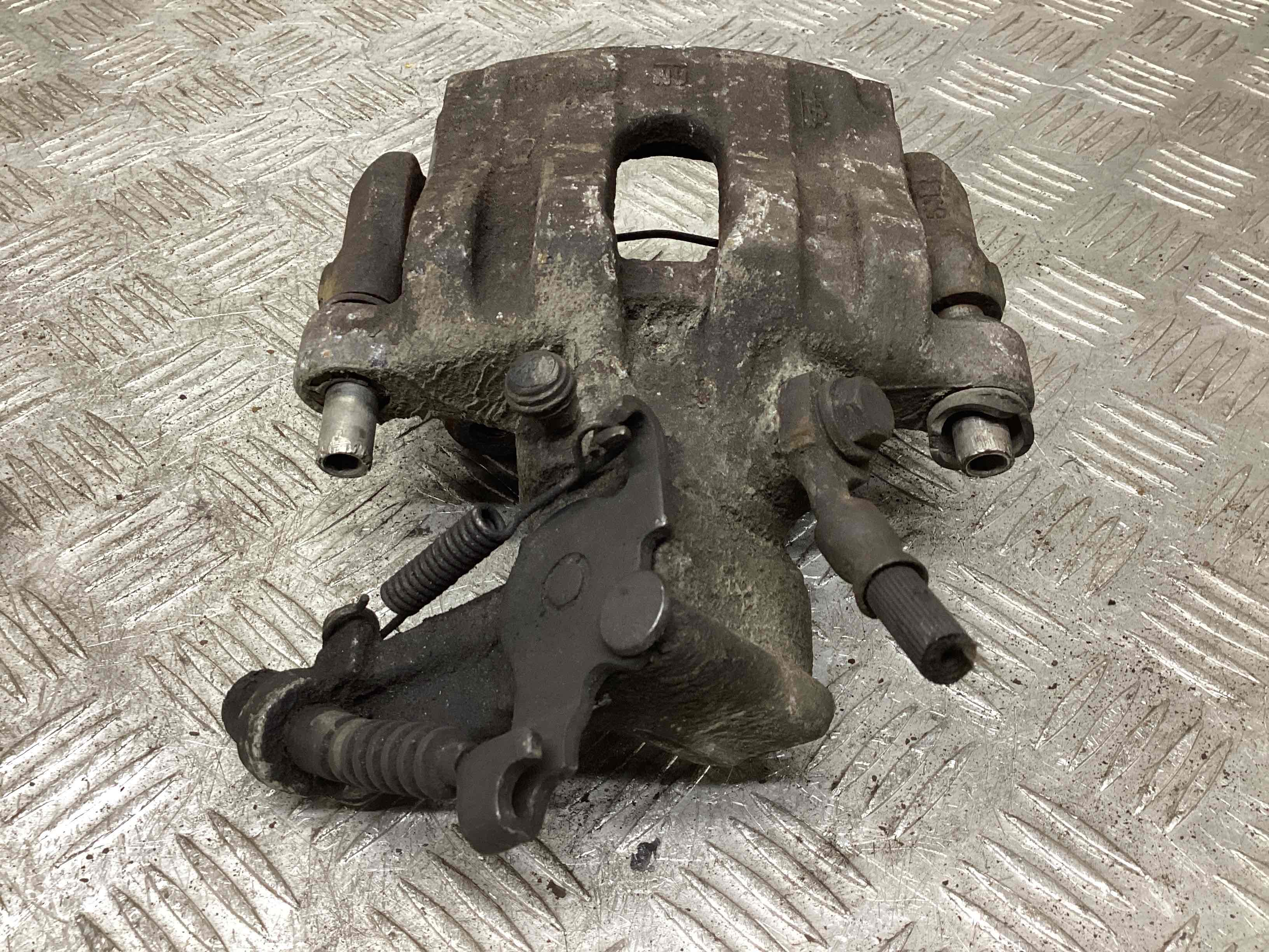 Задний суппорт i30. Задние суппорта опель вектра ц. Суппорт левый opel astra h gtc. Задние суппорта опель вектра ц. Суппорт задний опель вектра б.