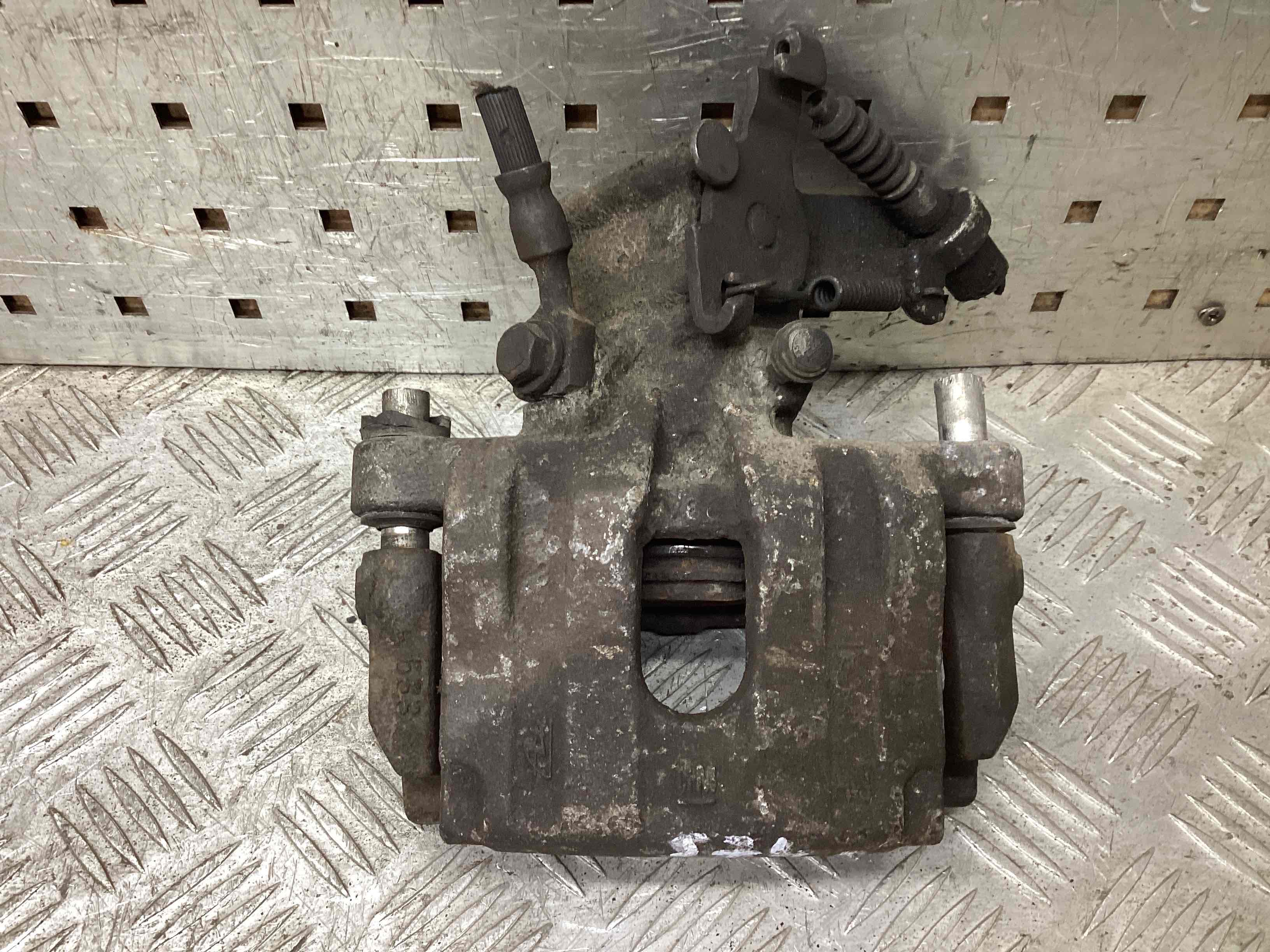 Задний суппорт i30. Задние суппорта опель вектра ц. Суппорт задний opel vectra c. Суппорт задний опель вектра б. Задние суппорта опель вектра а.